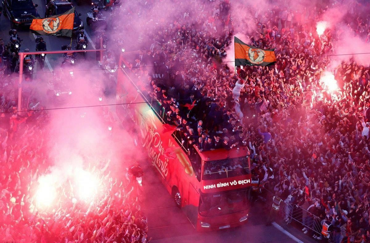 Cố đô mở hội, Hoàng Đức rước cúp sau khi đối đầu Công Phượng