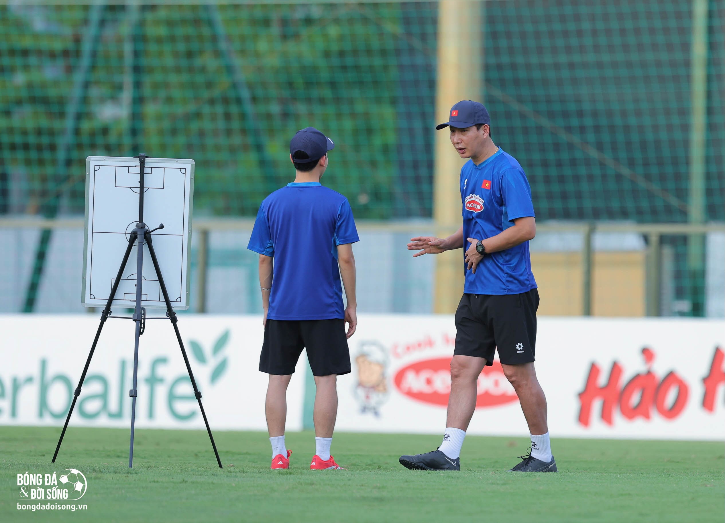 HLV Kim Sang-sik: ''Đội tuyển Việt Nam sẽ vượt qua khó khăn và giành chiến thắng trước Malaysia''