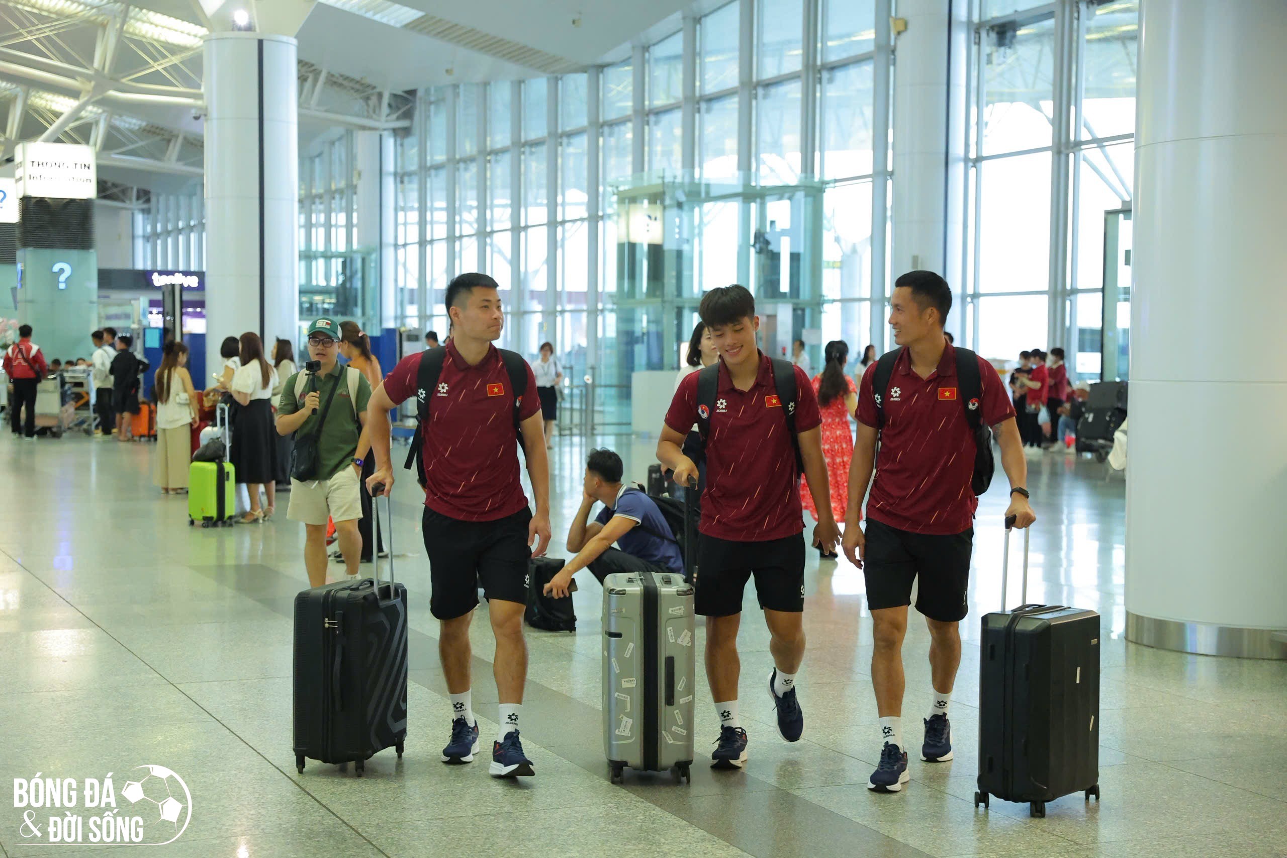 ĐT Việt Nam rời Hà Nội lúc sáng sớm, hướng tới trận đánh lớn tại Malaysia