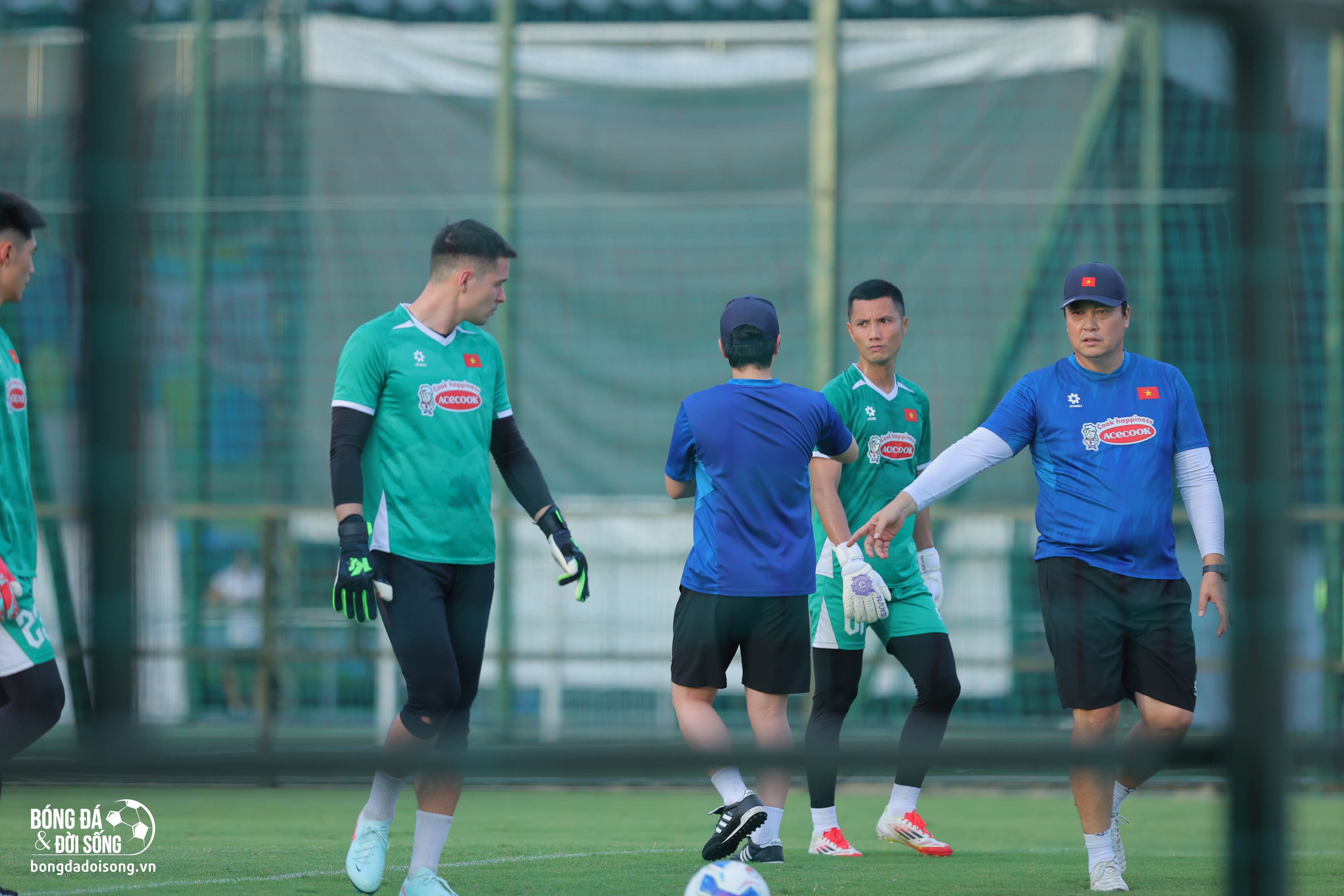 Tuyển Việt Nam đấu Malaysia: Thủ môn Đình Triệu và Nguyễn Filip ai sẽ bắt chính?