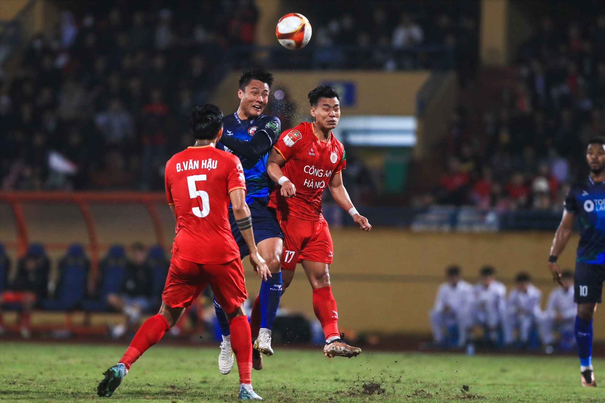 Cựu vương V-League chốt tương lai Văn Thanh