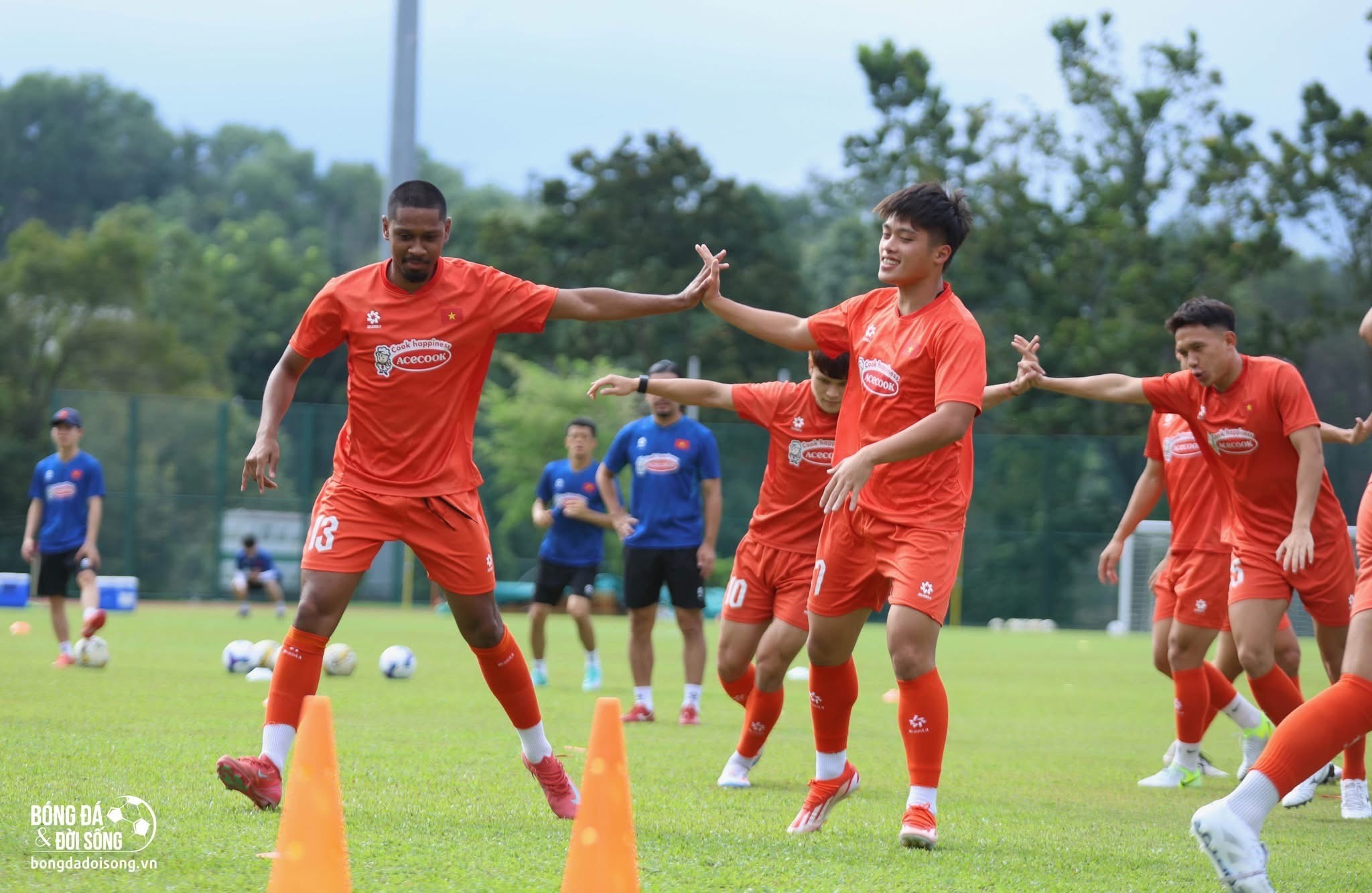 ĐT Việt Nam đổi sân tập, khoá kín chiến thuật trước trận đại chiến Malaysia