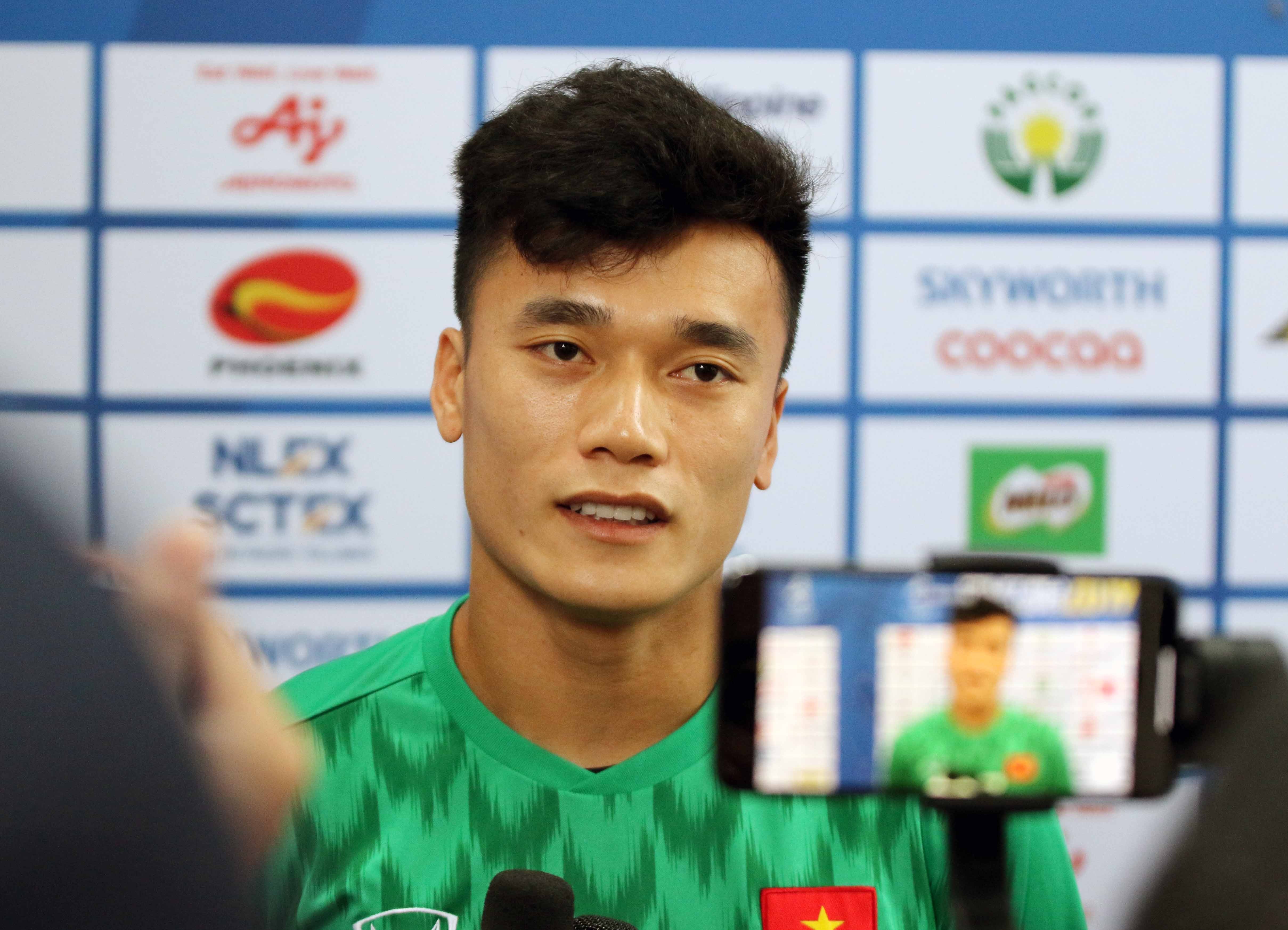 Thủ thành Bùi Tiến Dũng sẵn sàng chạm trán Công Phượng