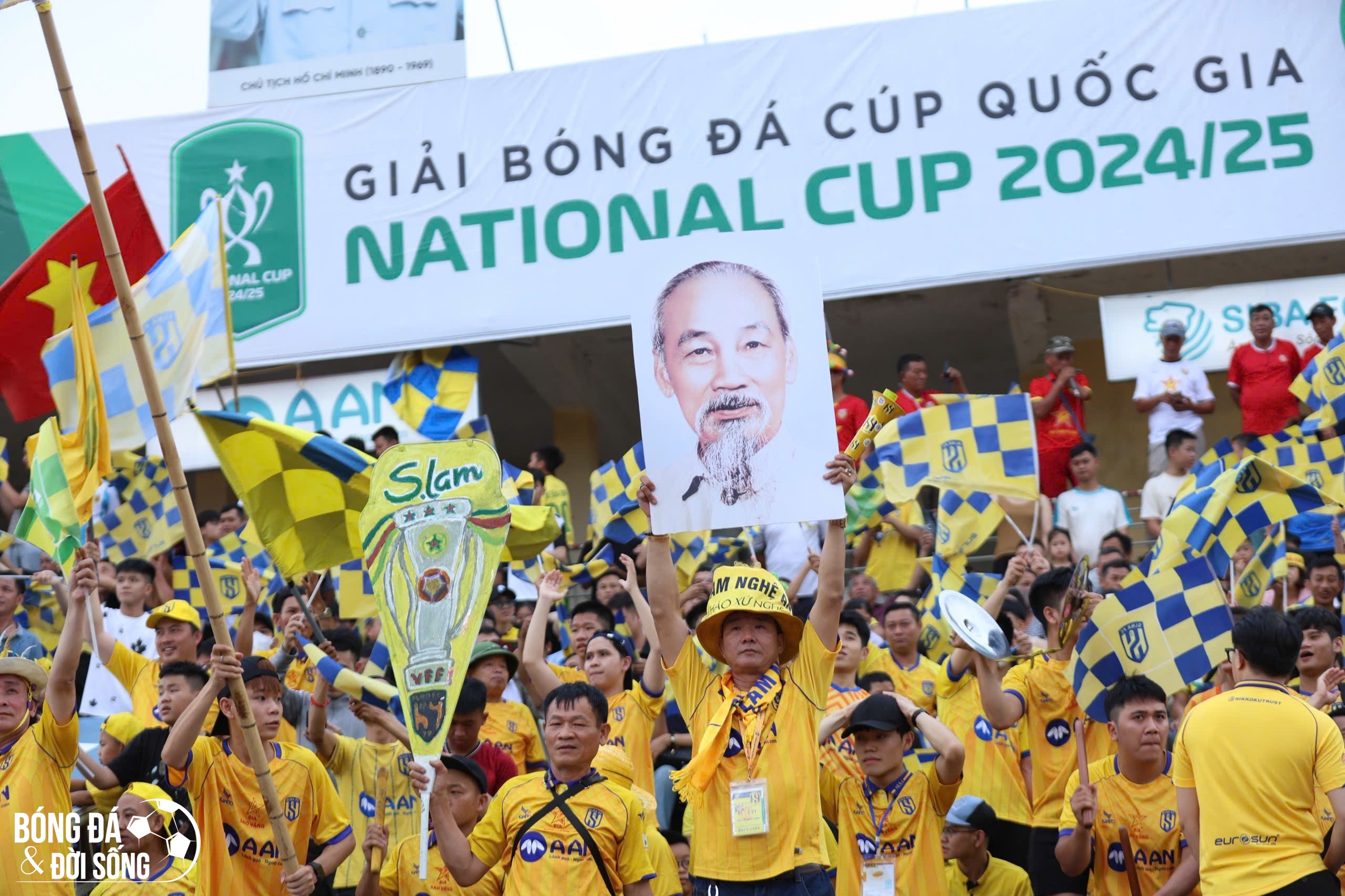 CĐV tiếp lửa Sông Lam Nghệ An trước trận chung kết lịch sử