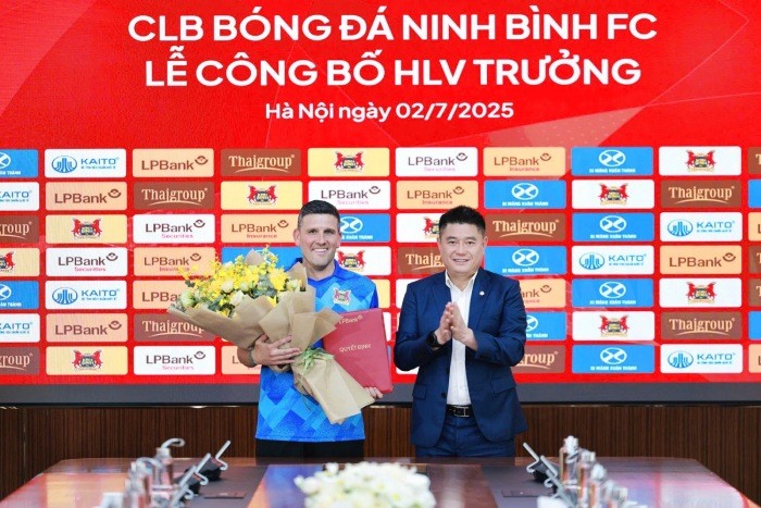 HLV từng khiến La Liga chao đảo ra mắt CLB Ninh Bình