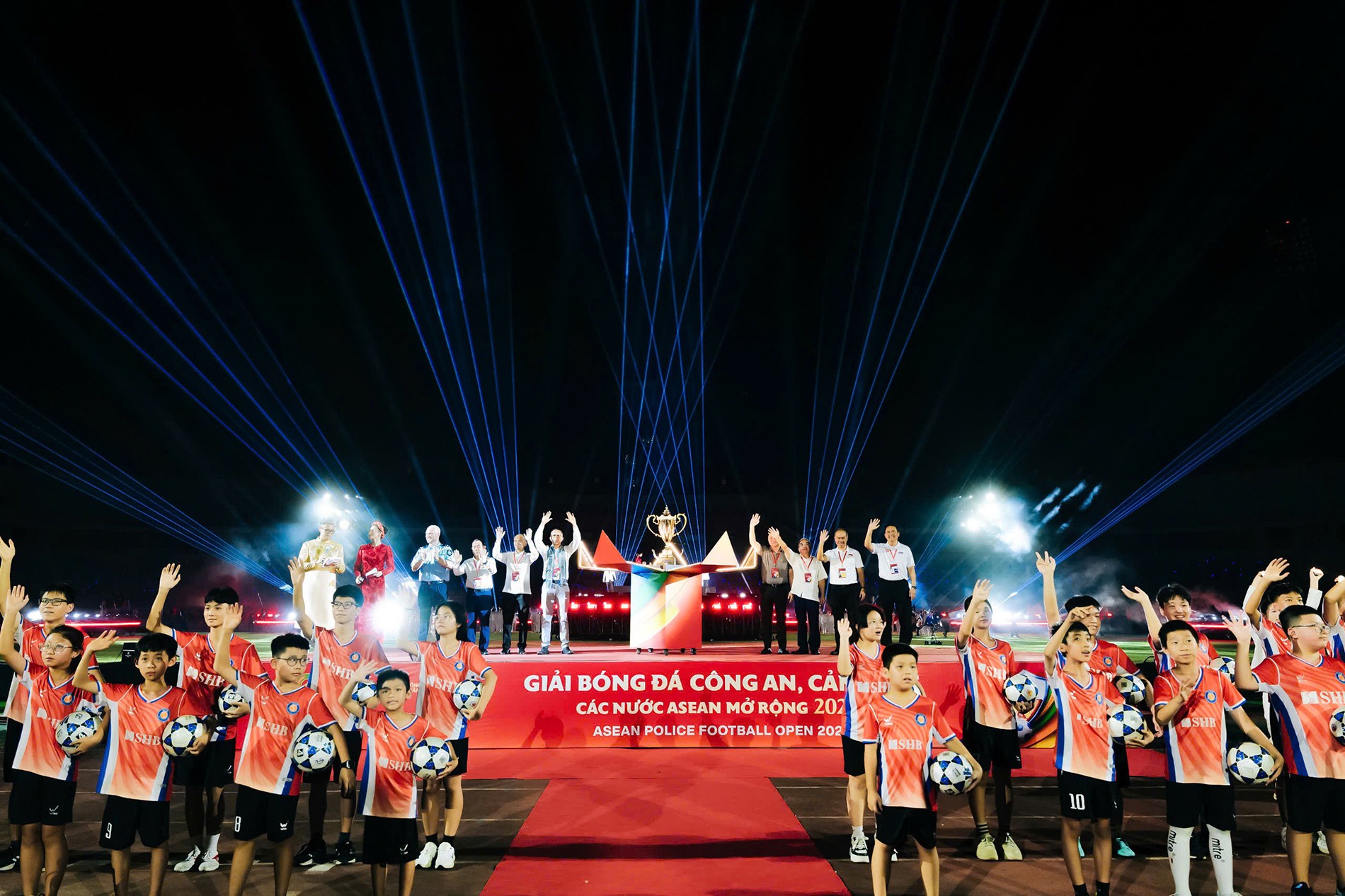 Tưng bừng khai mạc giải bóng đá Công an, Cảnh sát khu vực ASEAN mở rộng 2025