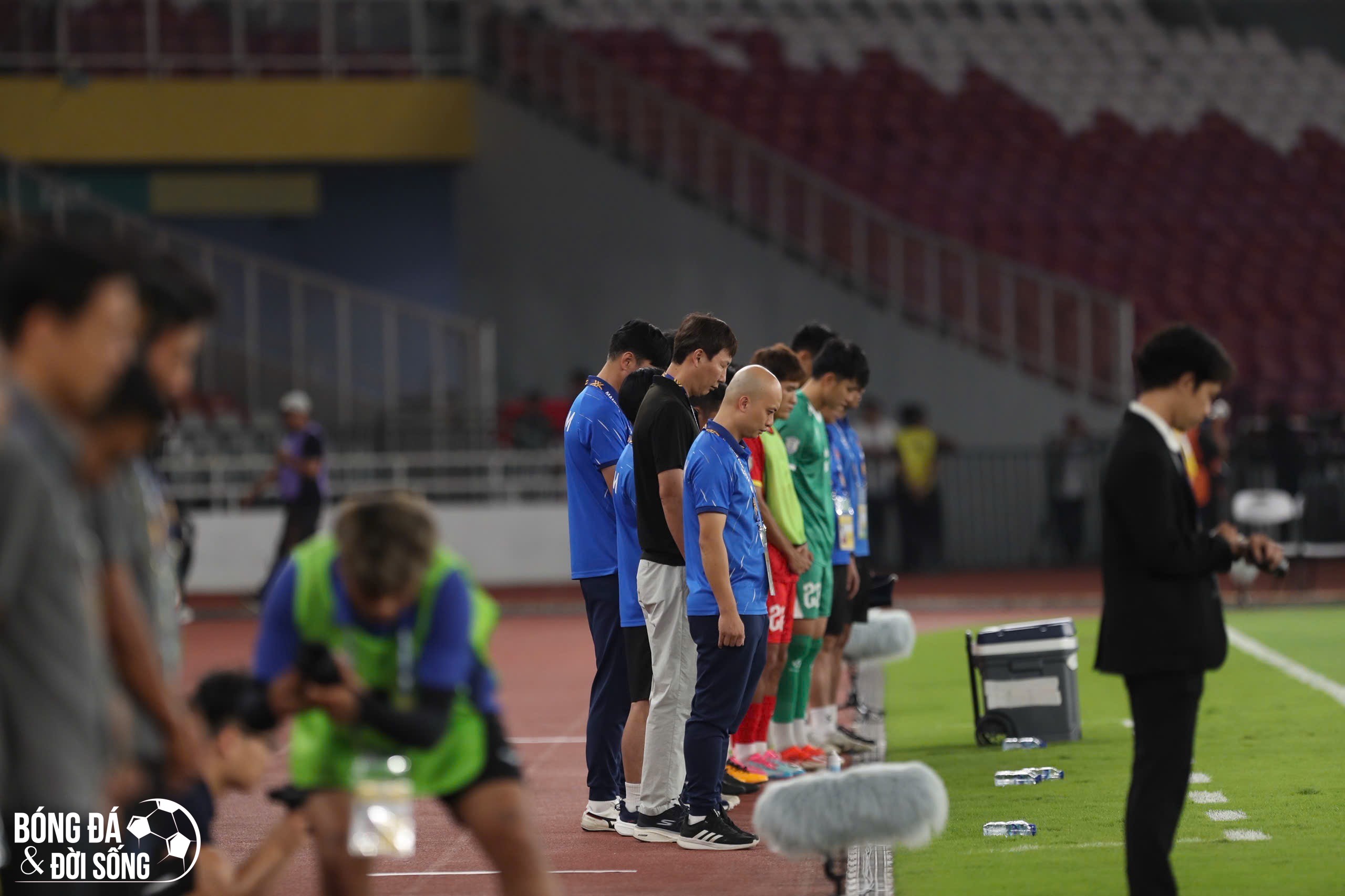 Hành động nhân văn của U23 Việt Nam trước thảm kịch tại Hạ Long