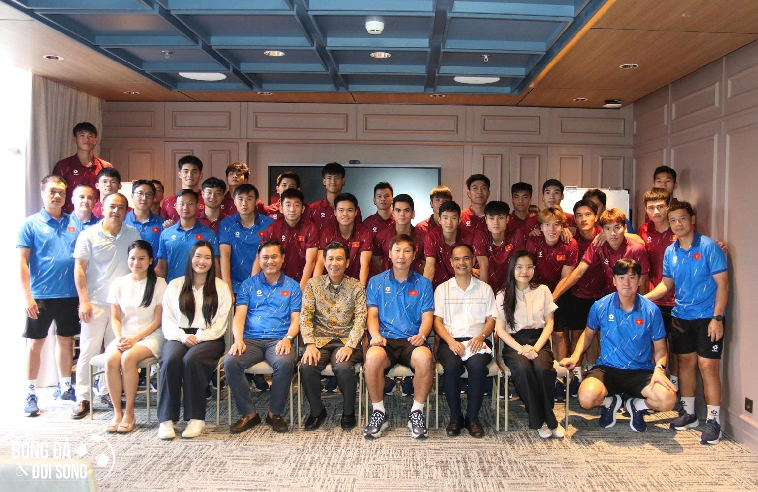 Thầy trò HLV Kim Sang Sik được tiếp lửa trước trận đại chiến U23 Philippines