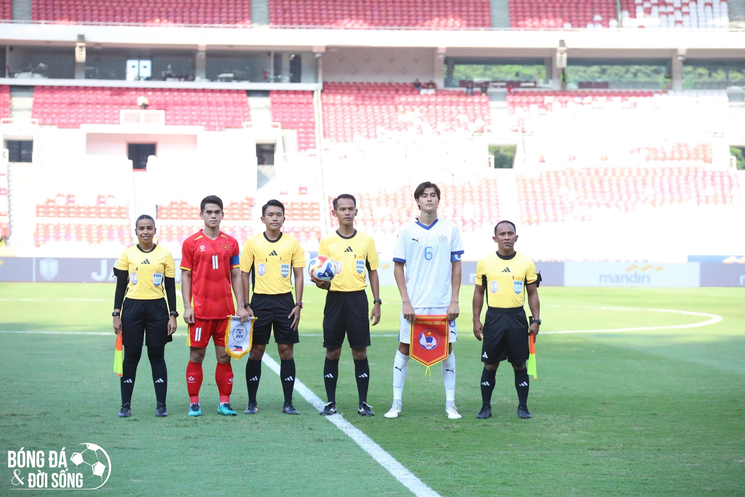 Trọng tài mắc sai lầm khó tin trận Việt Nam thắng Philippines