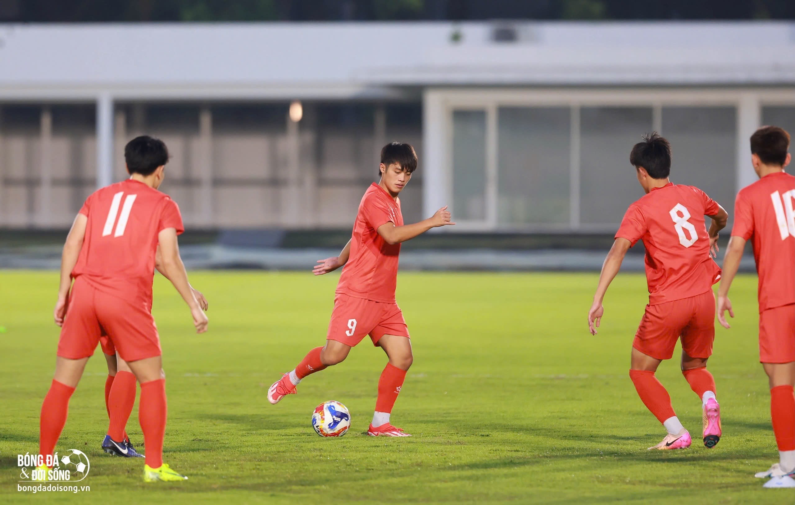 HLV Kim Sang Sik nhận tin vui trước trận chung kết U23 Đông Nam Á