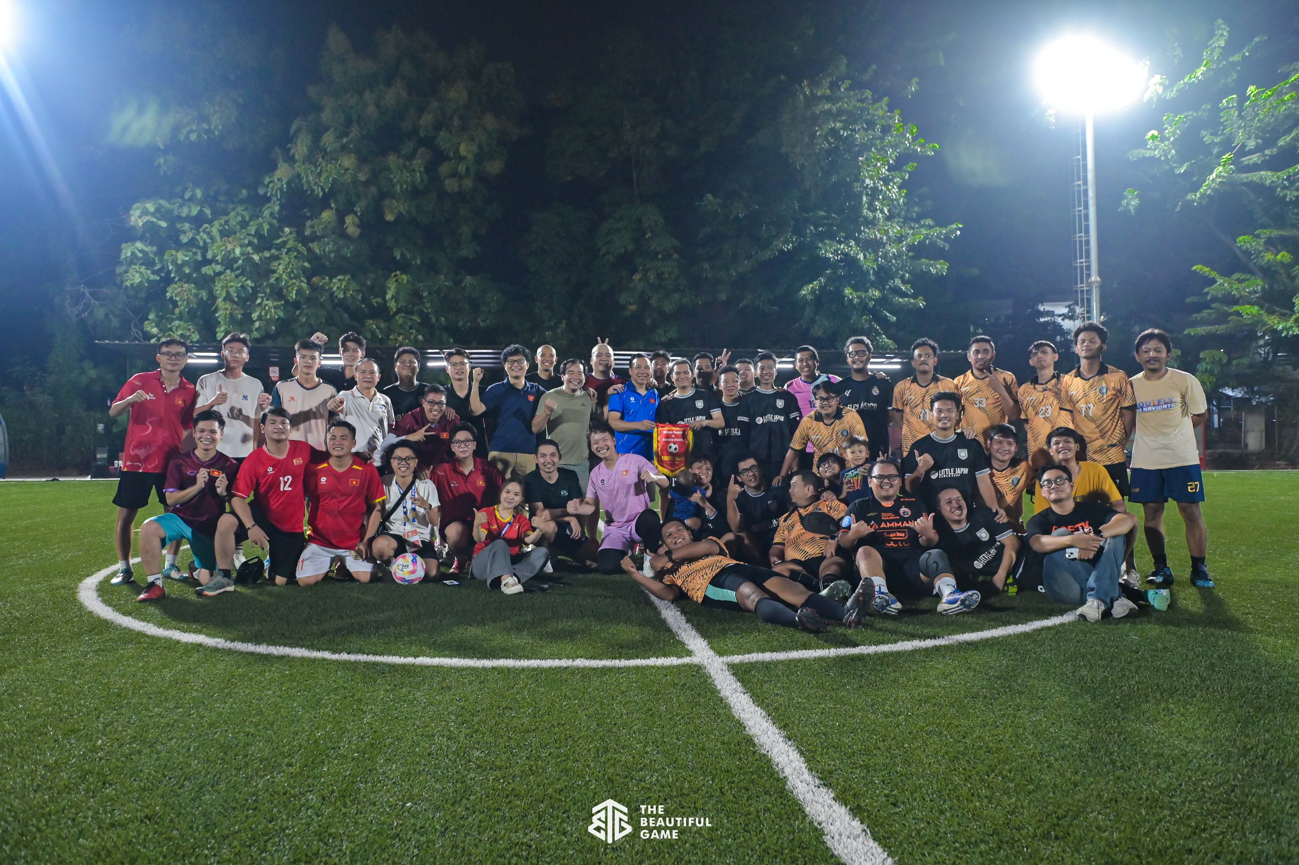 Phóng viên Việt Nam ra sân “lấy hên”, thắng đậm trước đồng nghiệp Indonesia