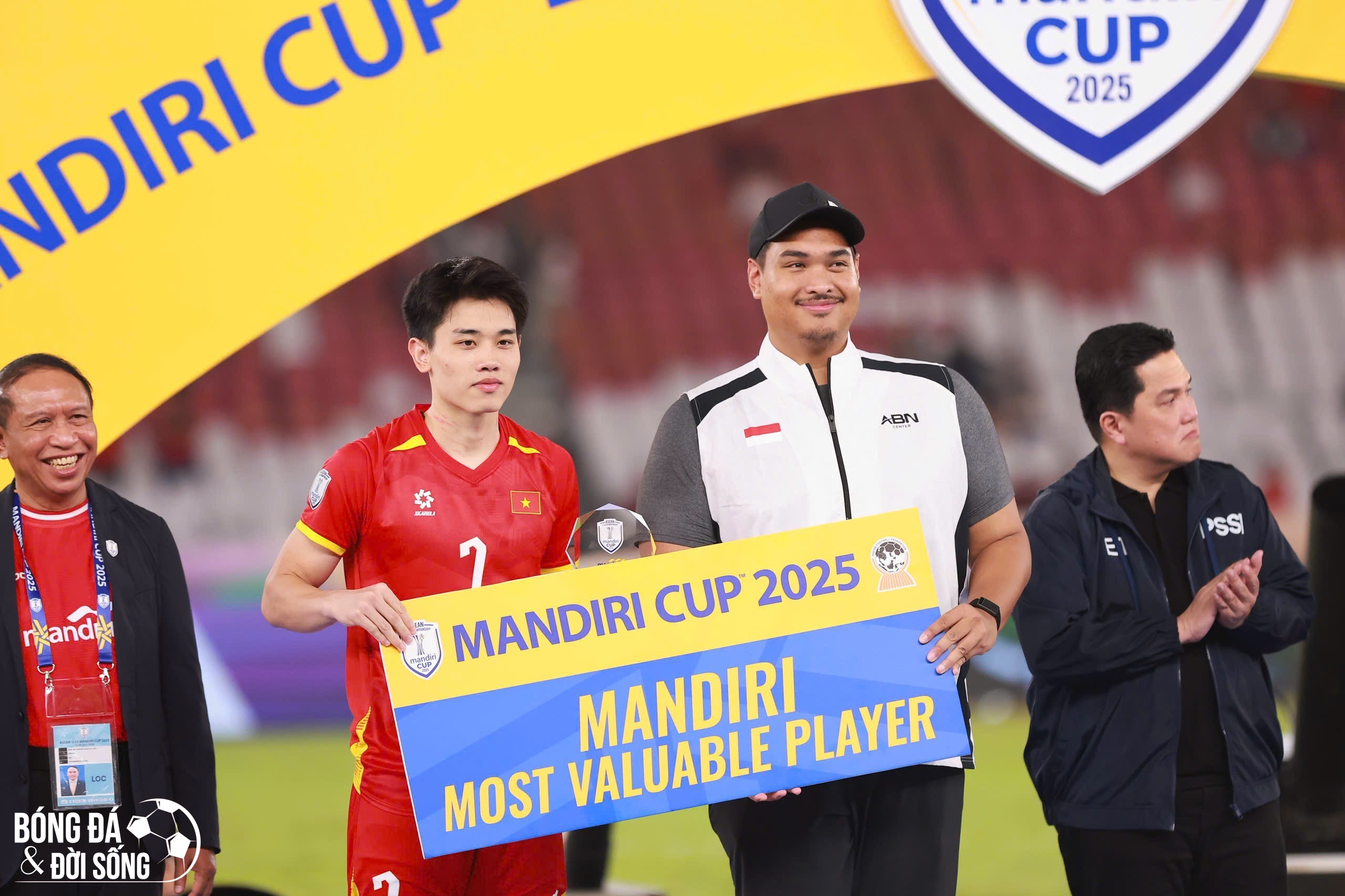 Tiền đạo Đình Bắc nhận danh hiệu “Cầu thủ xuất sắc nhất” U23 Đông Nam Á 2025