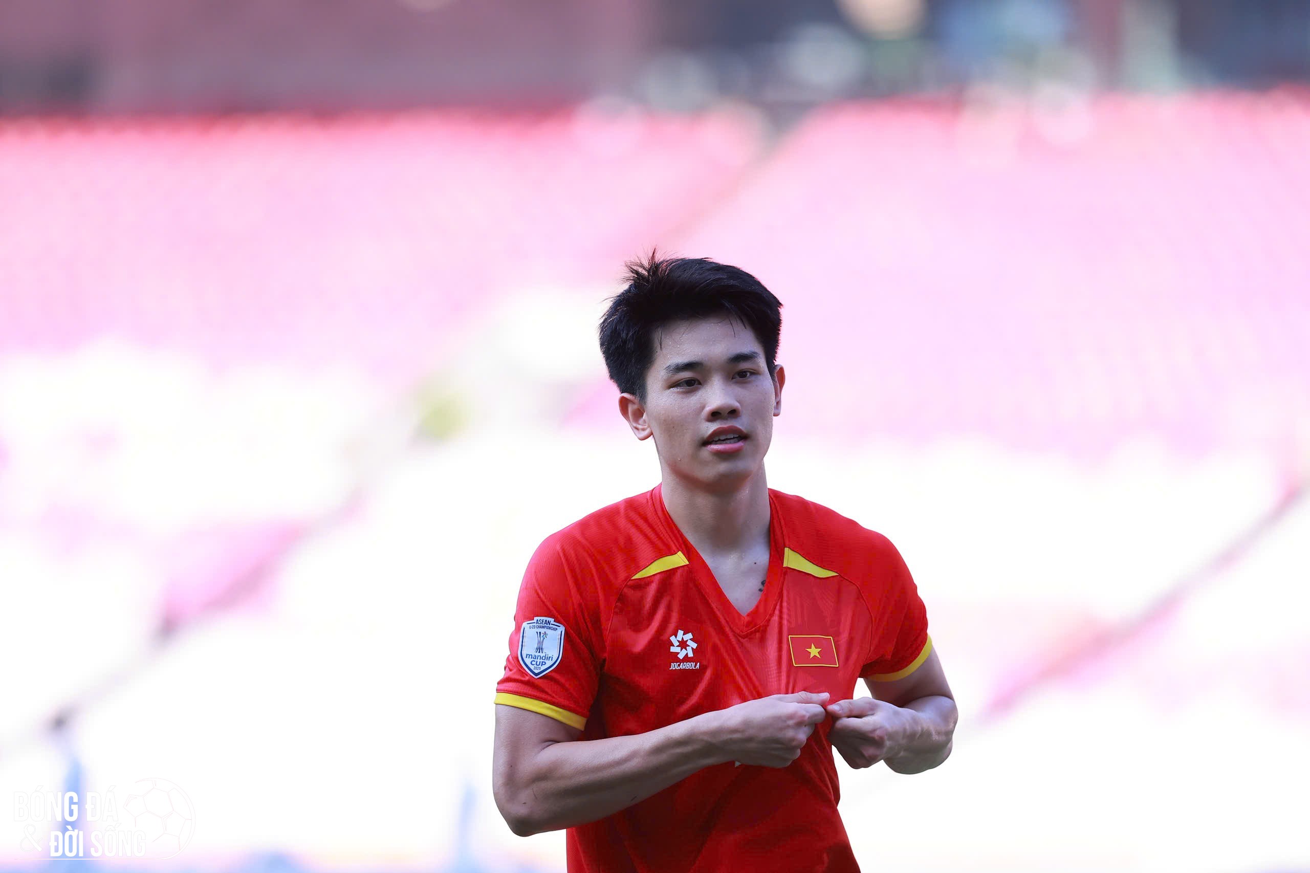 Tiền đạo Đình Bắc có hành động ý nghĩa sau khi cùng U23 Việt Nam vô địch giải Đông Nam Á