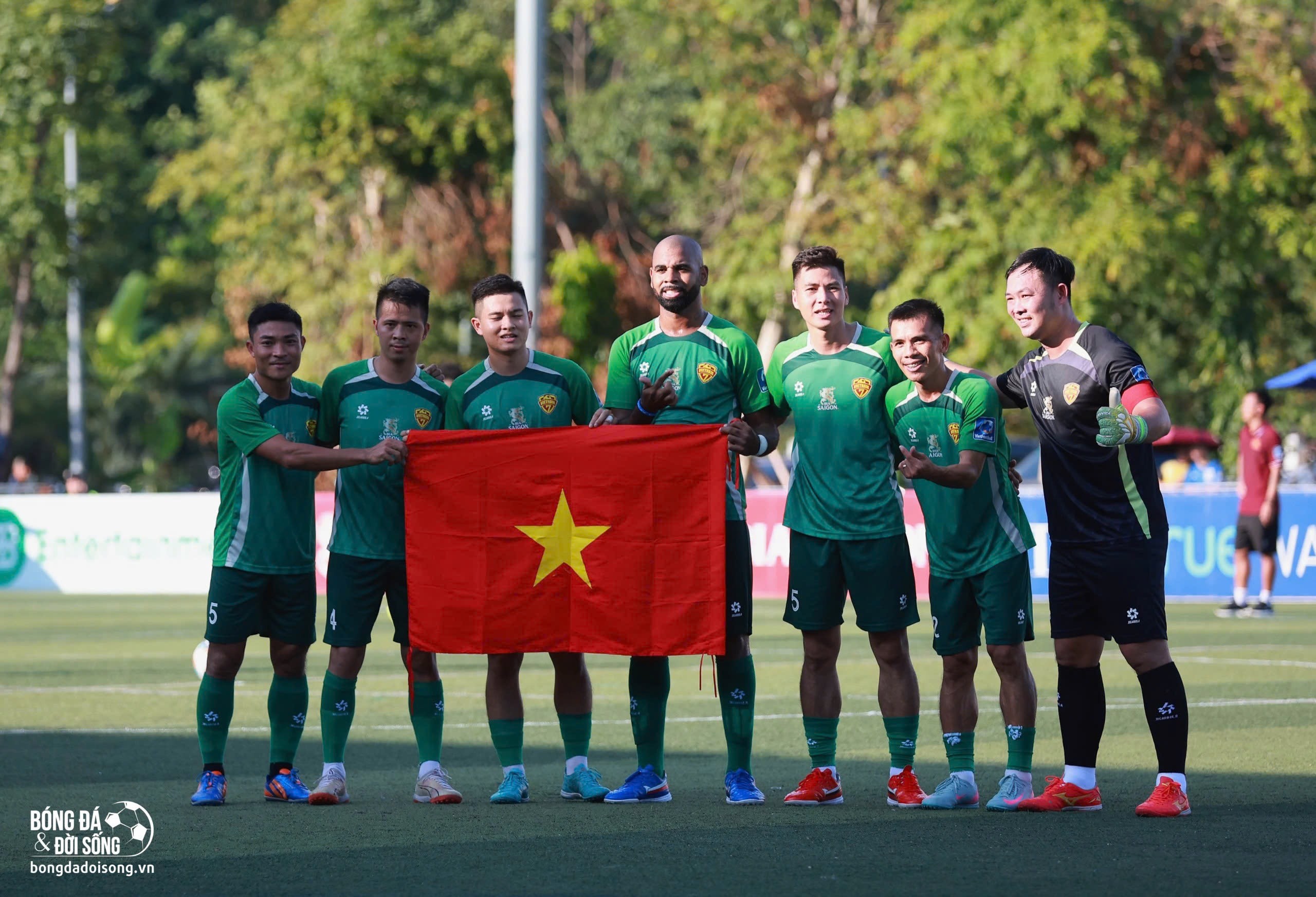 Ngoại binh VPL Dream Team gây xúc động trong trận cầu đặc biệt