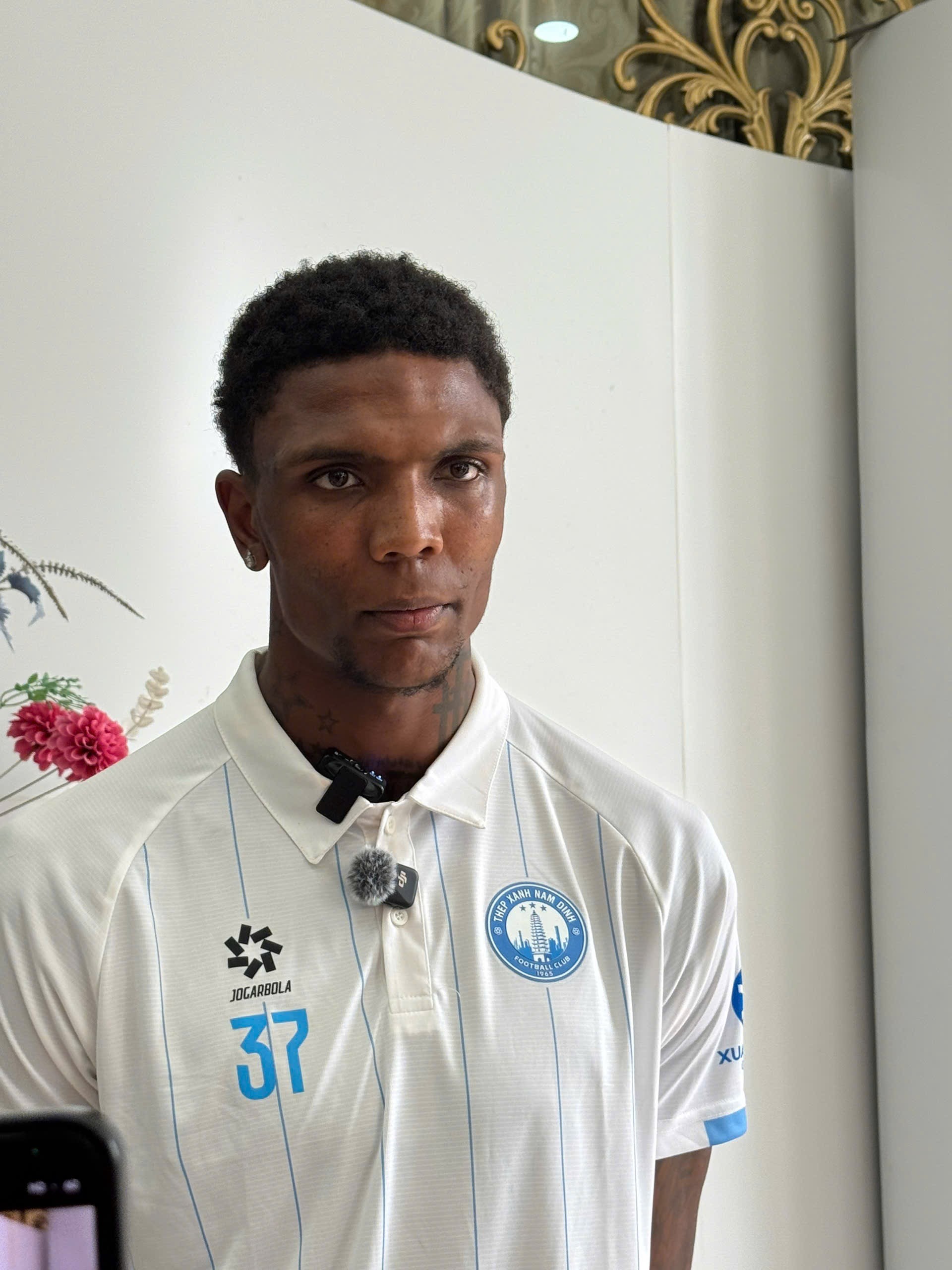 Tiền đạo 2m06 của Nam Định: "Tôi không phải người thay thế Xuân Son"