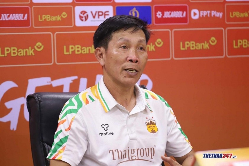 HLV Lê Quang Trãi khen ngợi trung vệ cao gần 2m trước ngày lên tuyển