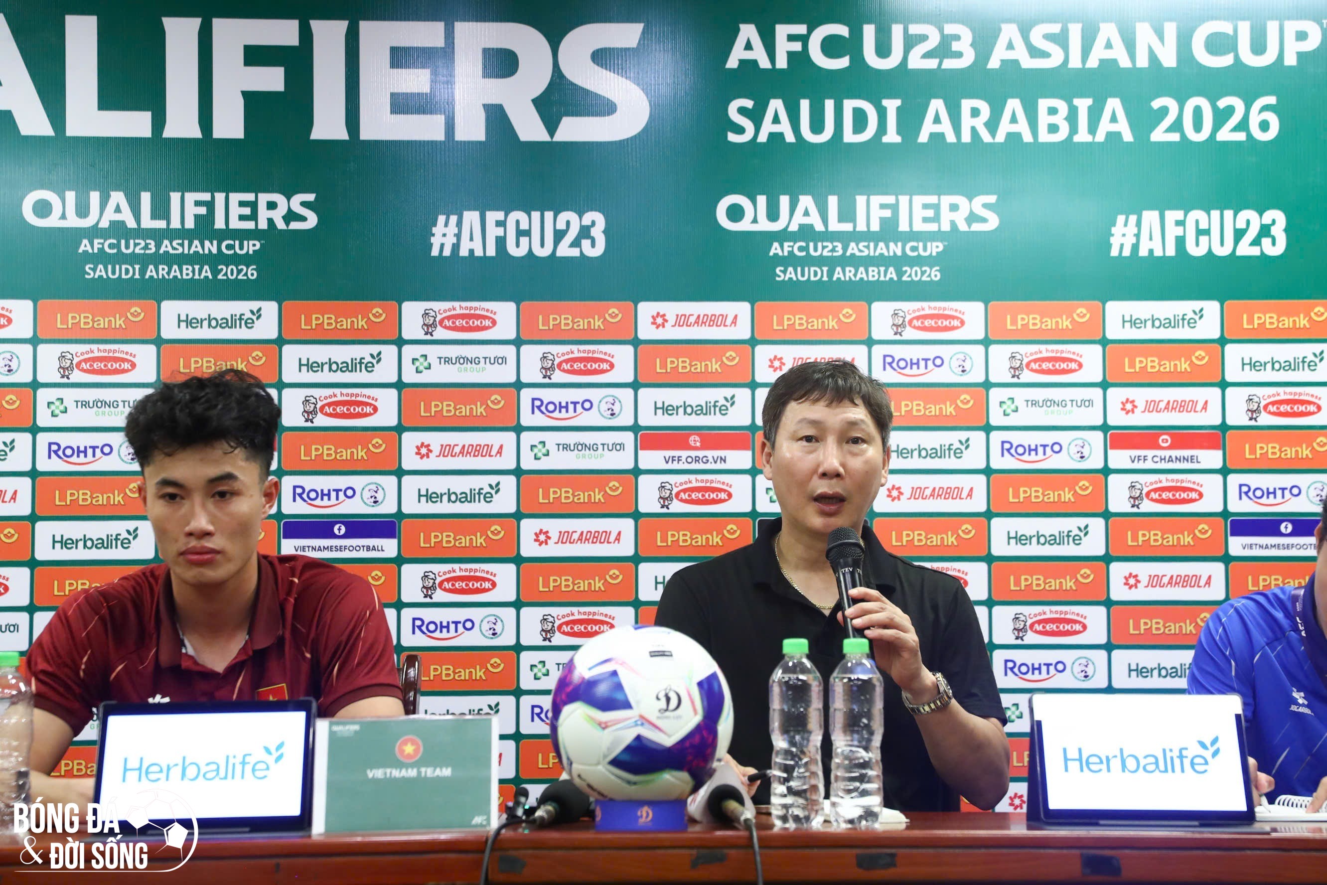 HLV Kim Sang-sik chỉ ra điều U23 Việt Nam cần cải thiện sau trận thắng Singapore