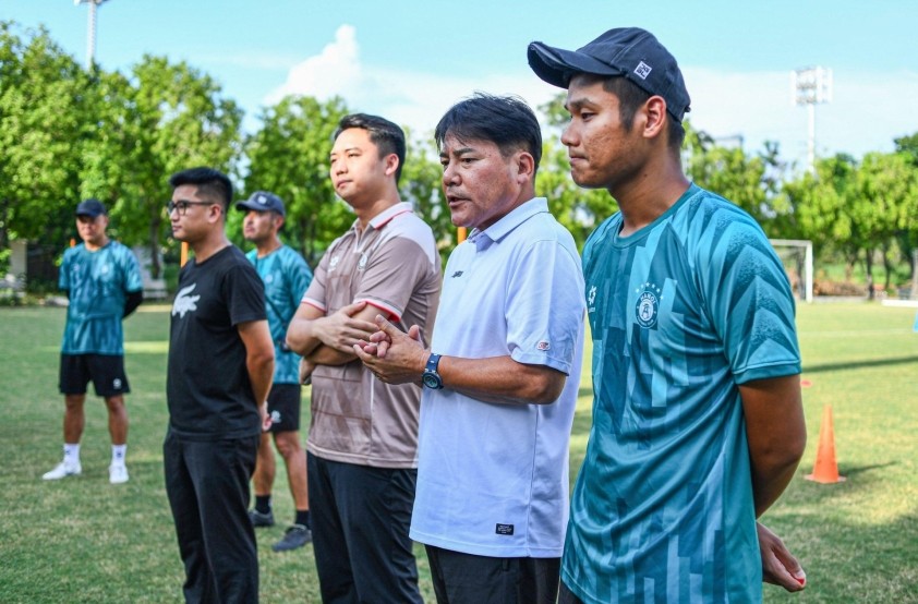 Cựu HLV U23 Nhật Bản nói lời gan ruột khi chia tay Hà Nội FC