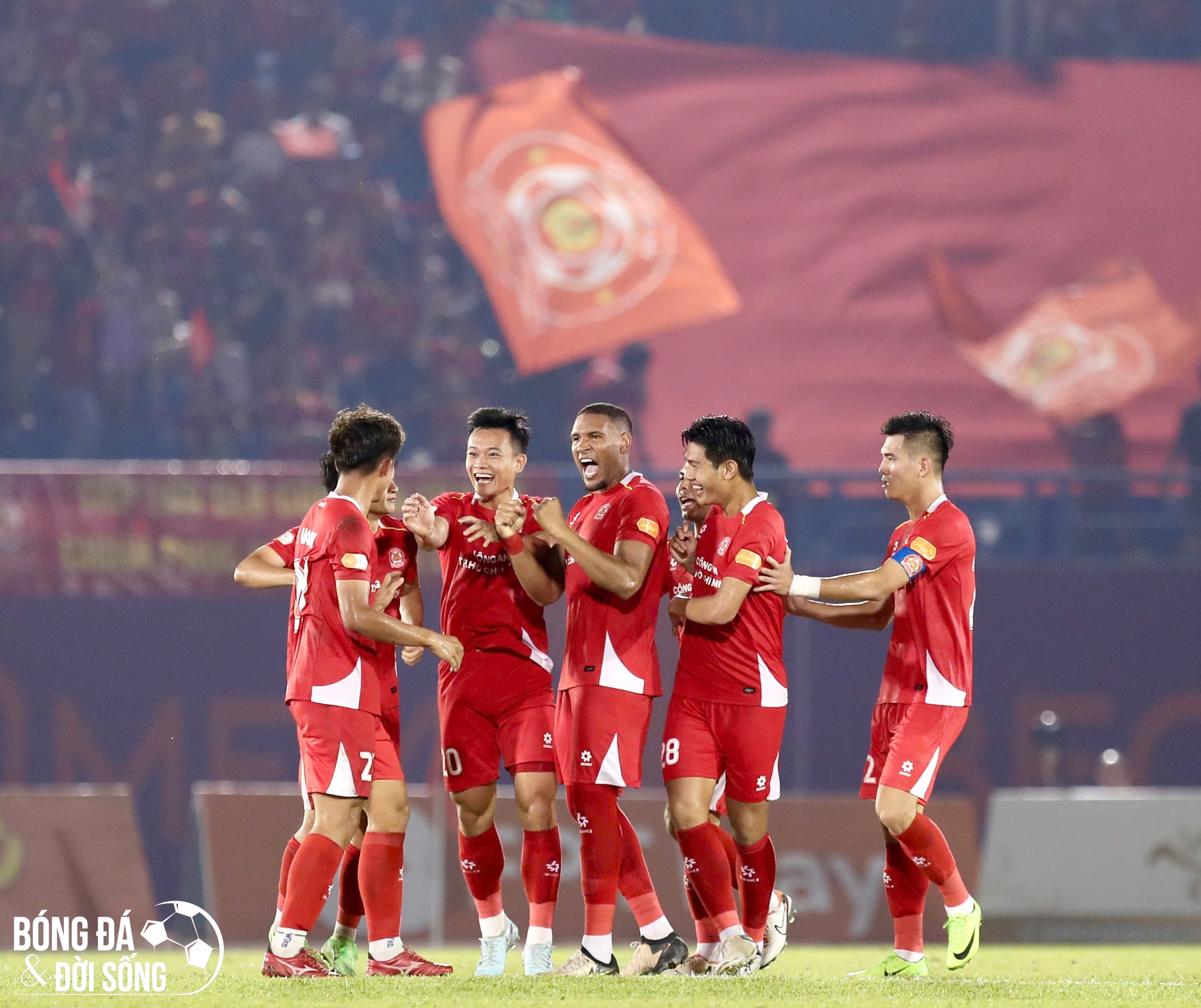 Kết quả V-League: Tiến Linh phản lưới nhà, Công an TPHCM vẫn thắng đậm trận Derby Sài thành