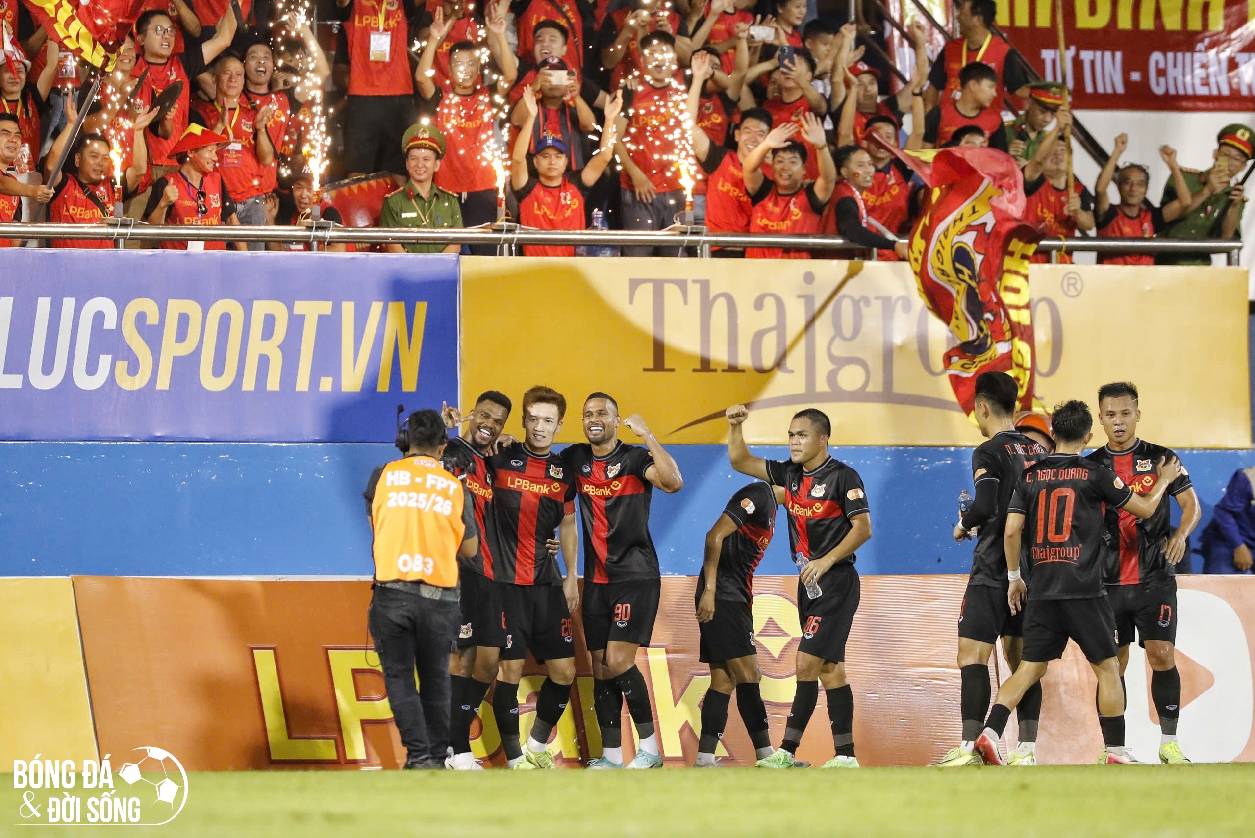 Kết quả V-League: Hoàng Đức tỏa sáng, Ninh Bình quật ngã ĐKVĐ Nam Định để chiếm ngôi đầu bảng