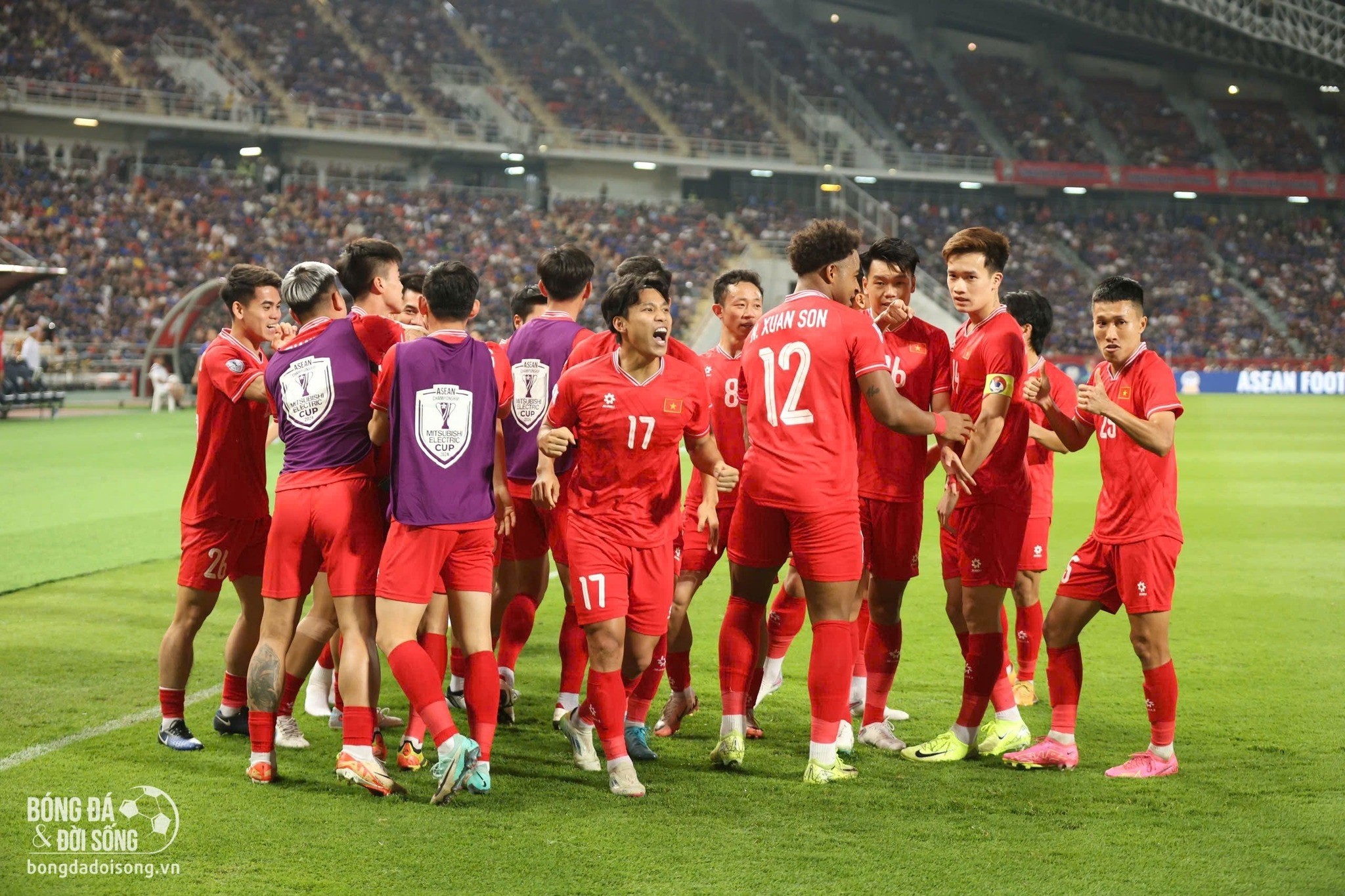 Tuyển Việt Nam hưng phấn trước Nepal: Vé trận đấu chính thức mở bán, Malaysia đối mặt án phạt nặng từ FIFA