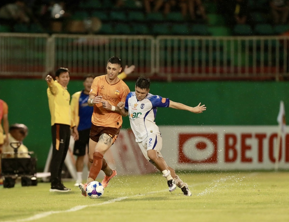 Highlights V-League: Ngoại binh Brazil sút penalty lên trời, HAGL chia điểm đáng tiếc trước SLNA