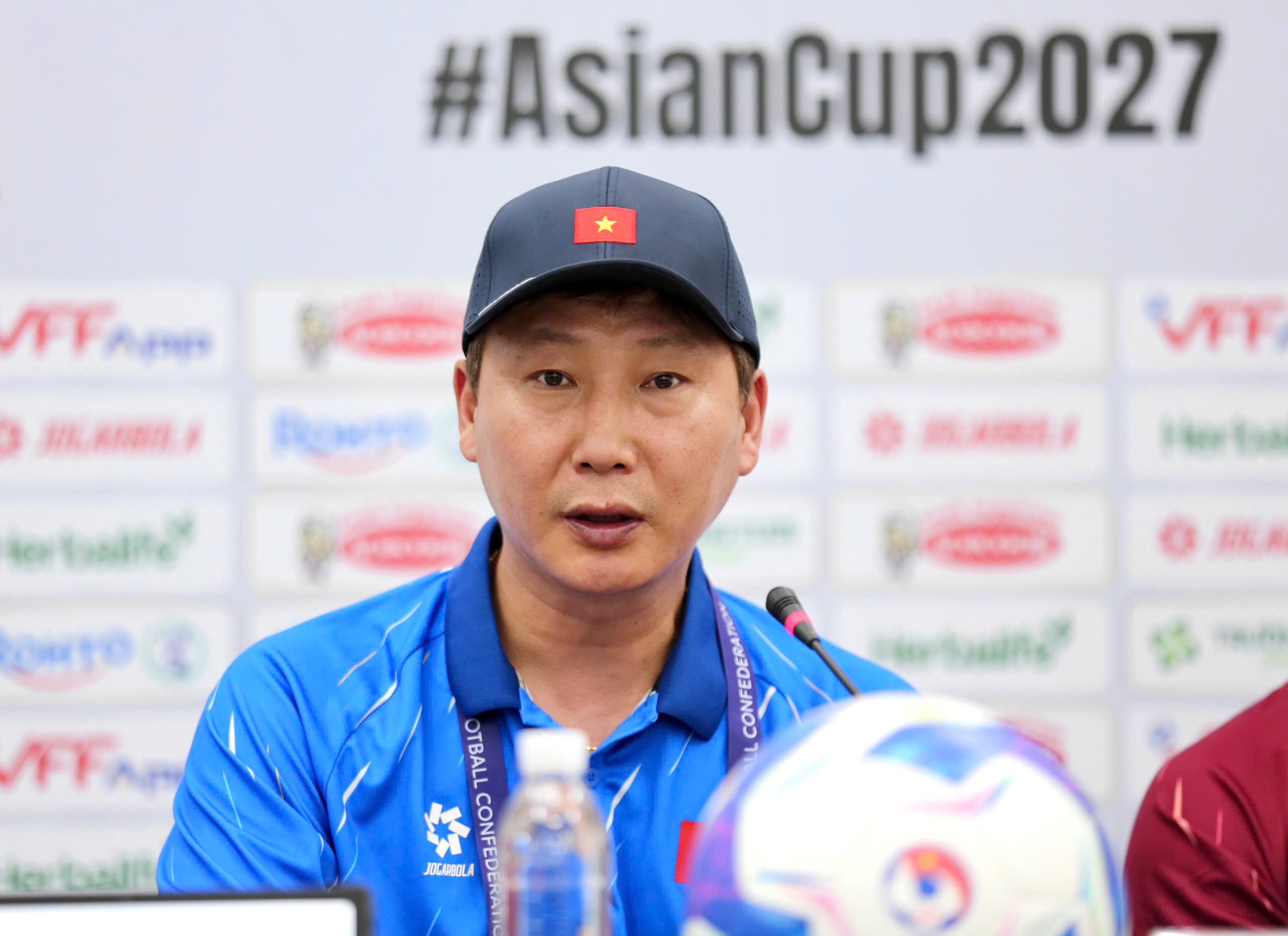 HLV Kim Sang-sik tiết lộ lý do tuyển Việt Nam dứt điểm kém hiệu quả trước Nepal