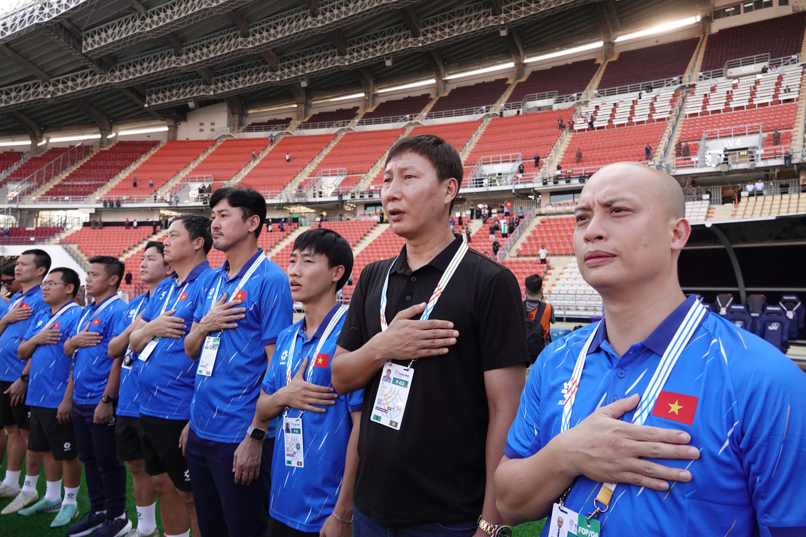 Sự cố hy hữu ở trận U22 Việt Nam vs U22 Lào: Quốc ca… không bật!