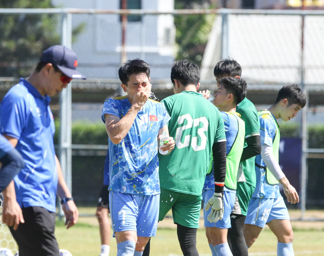 U22 Việt Nam ''nhồi thể lực'' dưới nắng gắt, sẵn sàng đối đầu Malaysia