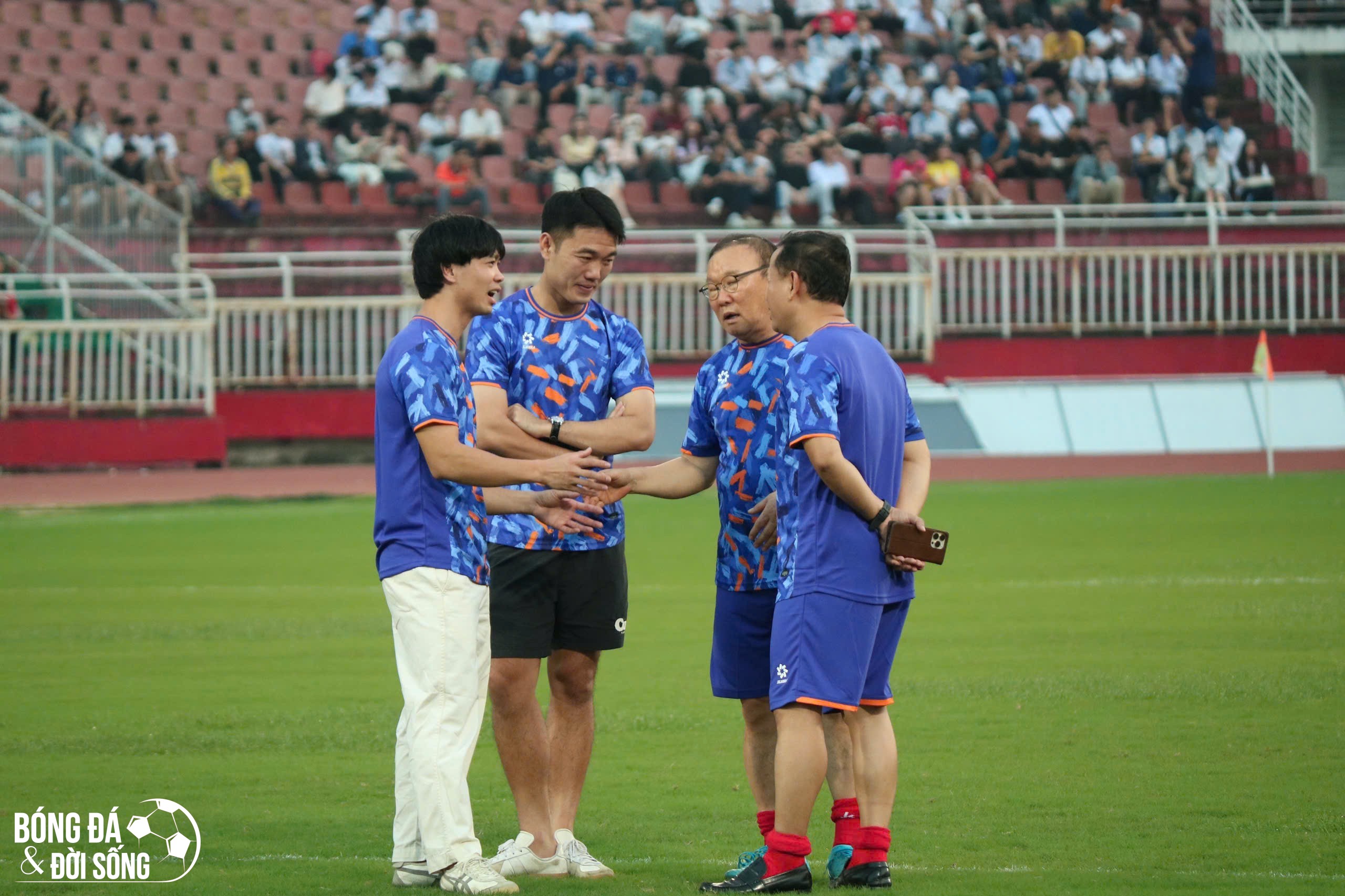 HLV Park Hang Seo hội ngộ dàn tuyển thủ quốc gia trong trận đấu đặc biệt