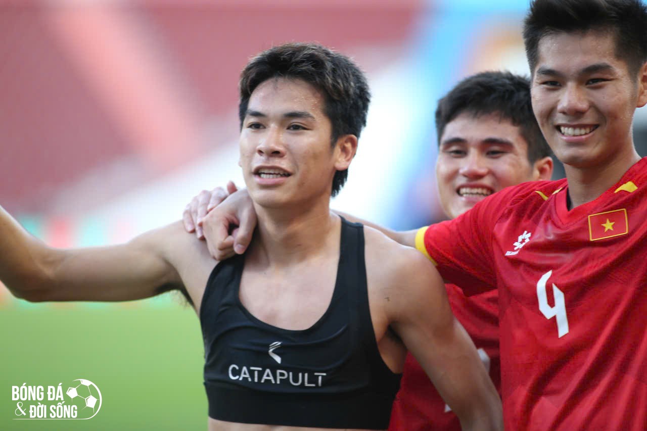 Tiền vệ Văn Thuận khiêm tốn sau bàn thắng đưa U22 Việt Nam vào chung kết