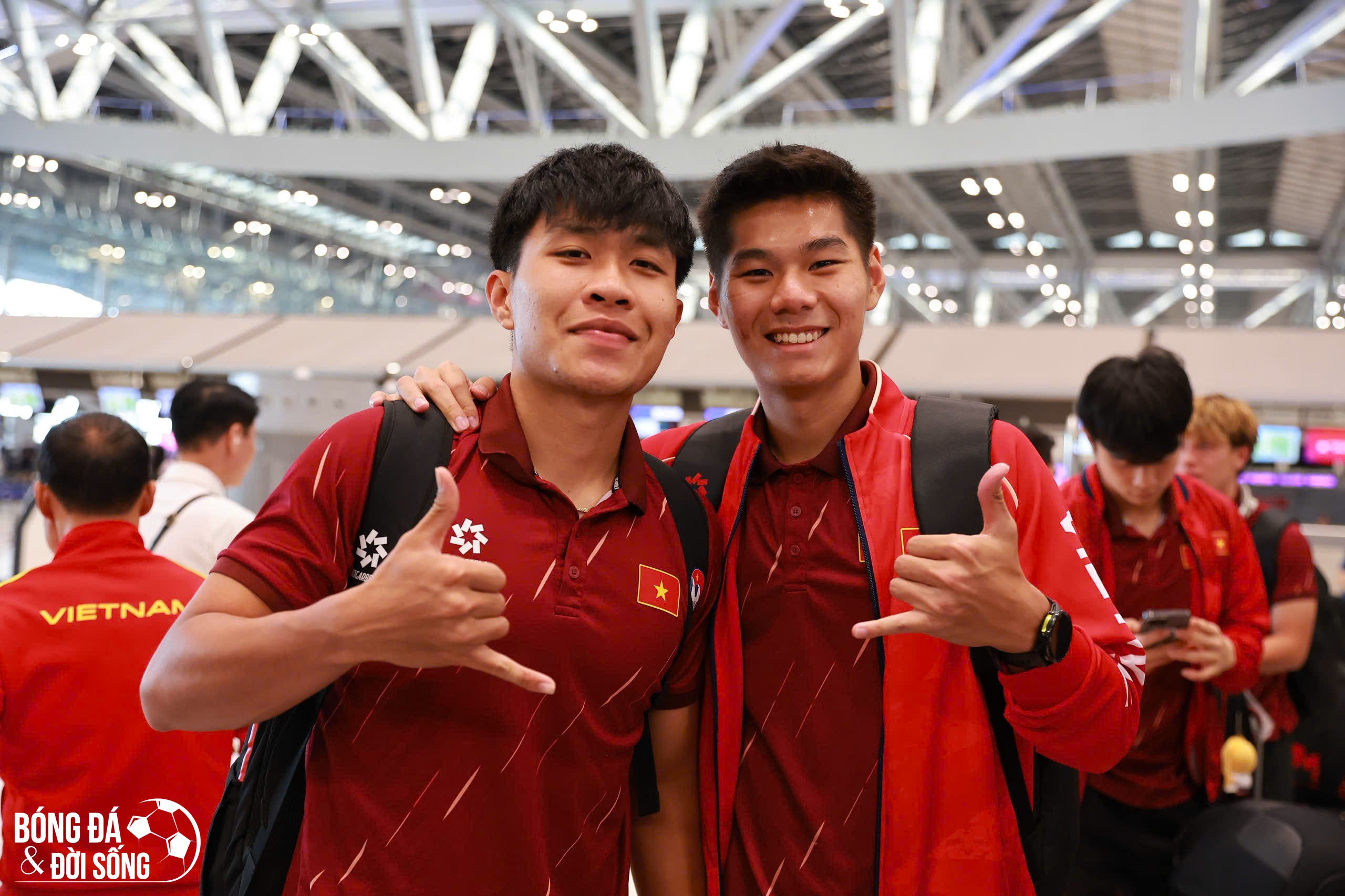 U22 Việt Nam tươi rói rời Thái Lan sau khi giành HCV SEA Games 33