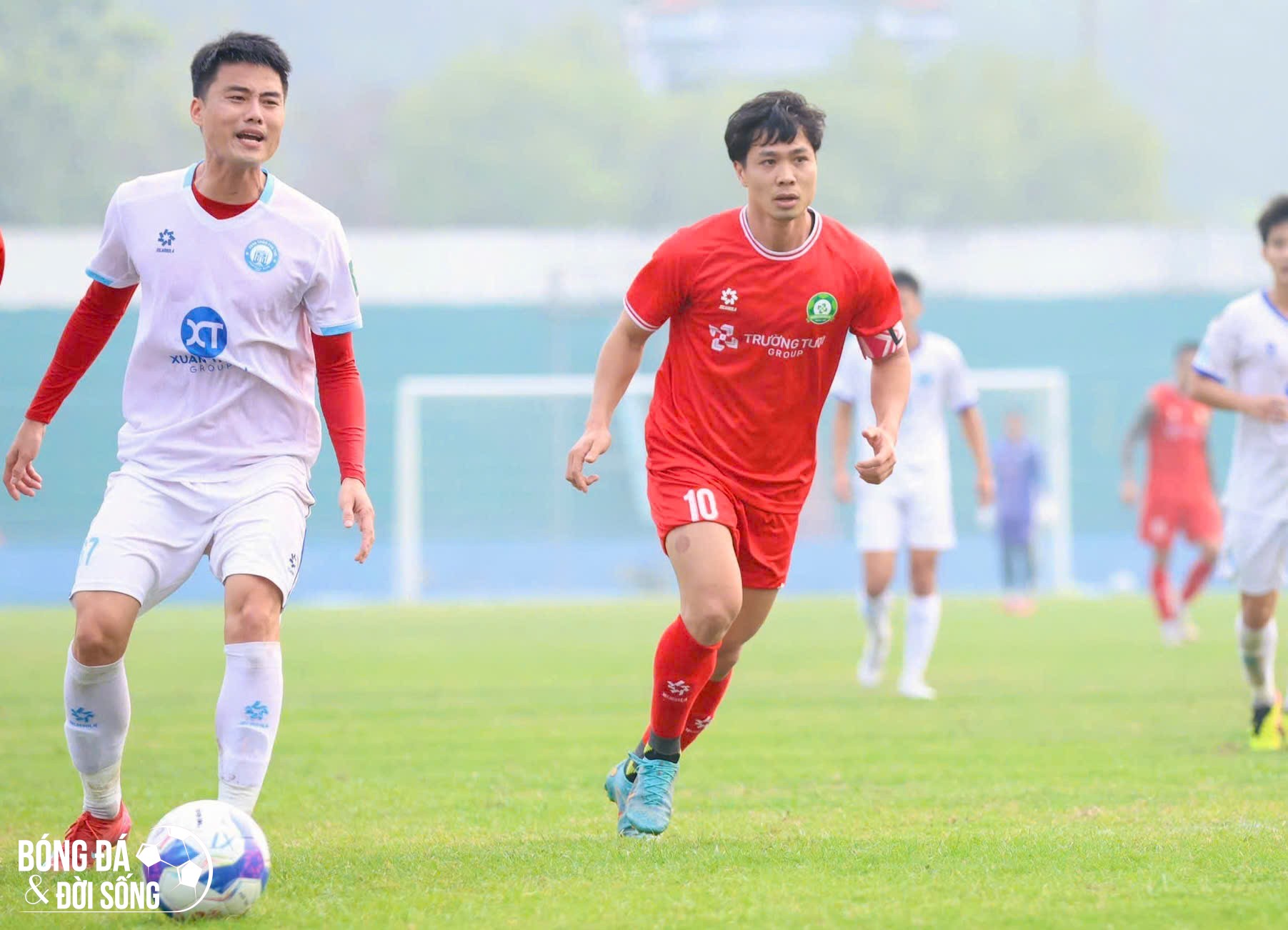 Công Phượng trượt penalty trong trận giao hữu tại sân Việt Trì