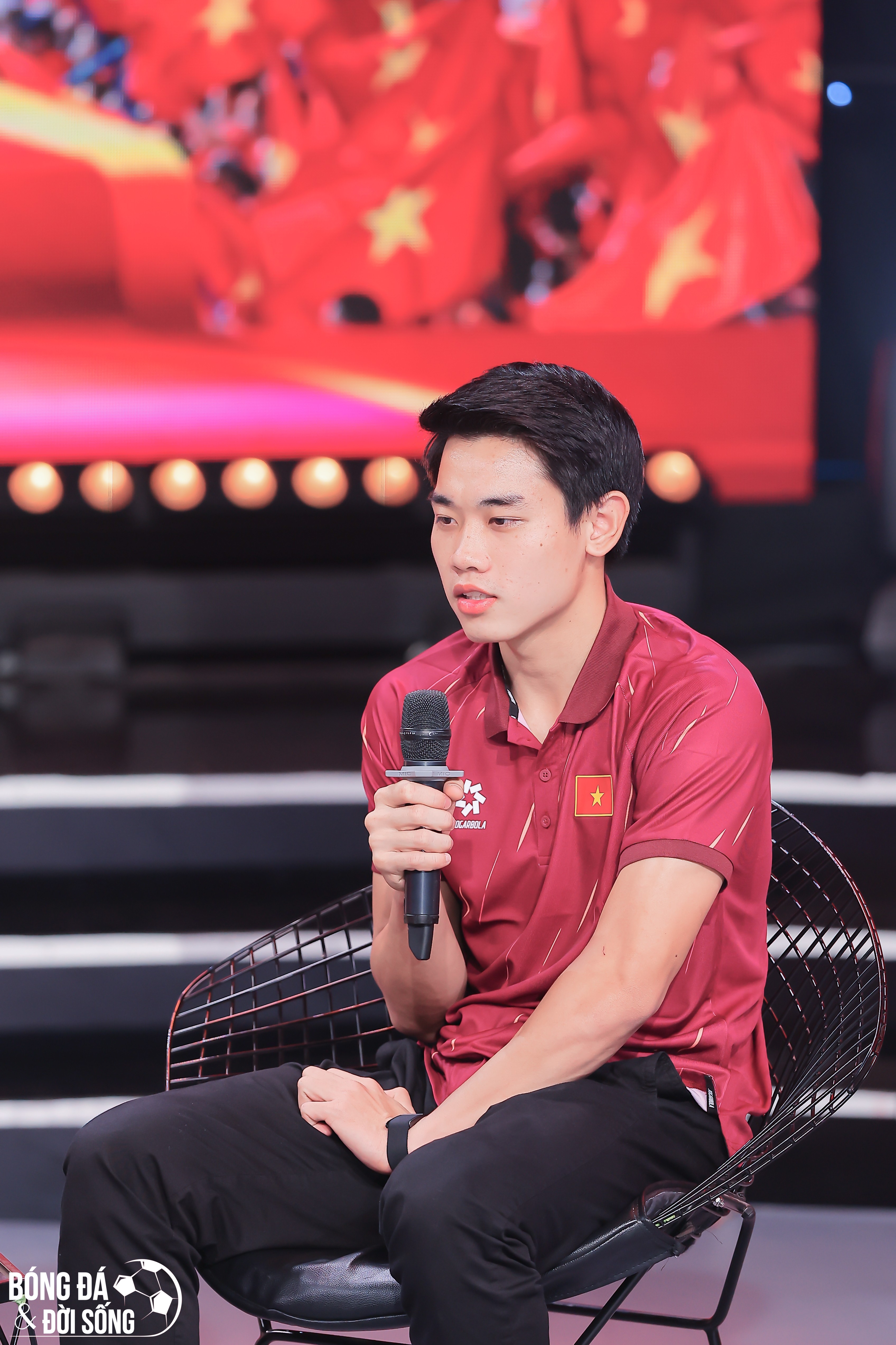 Tiền đạo Đình Bắc: "So sánh tôi với anh Quang Hải là khập khiễng"