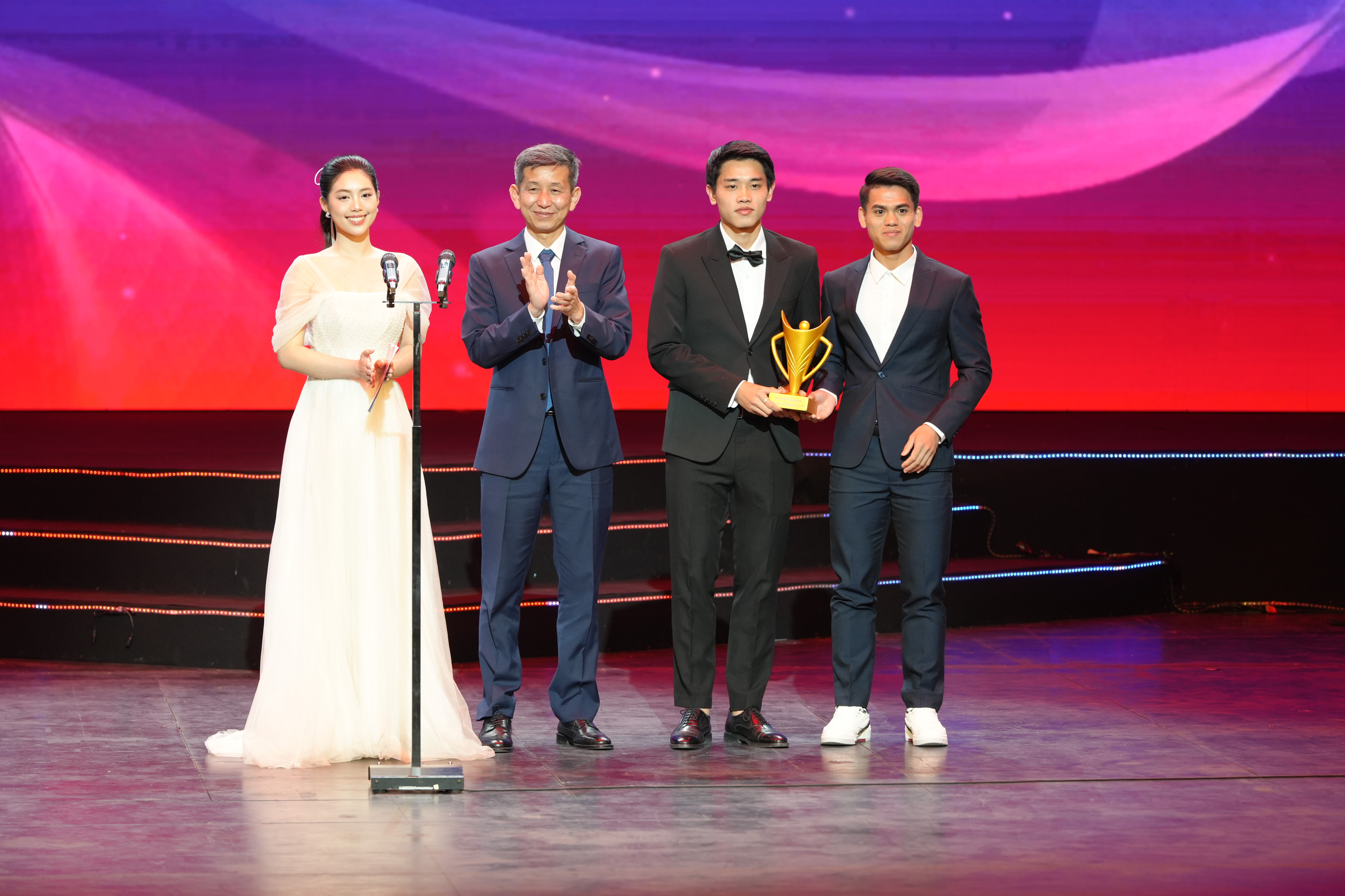 Đình Bắc và U22 Việt Nam được vinh danh tại Cúp Chiến thắng 2025