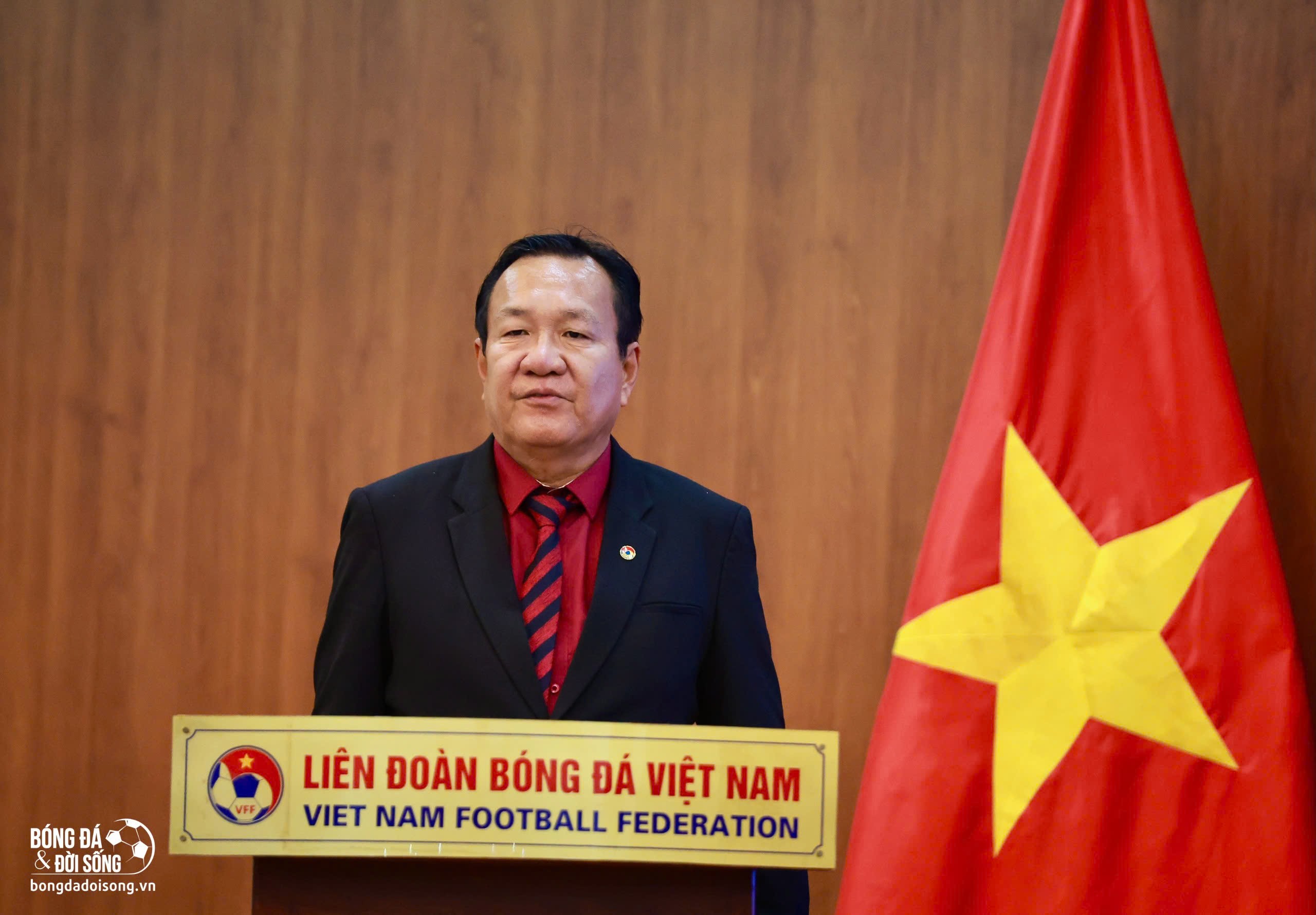 Tân HLV trưởng Hoàng Văn Phúc đặt mục tiêu nâng tầm ĐT nữ Việt Nam