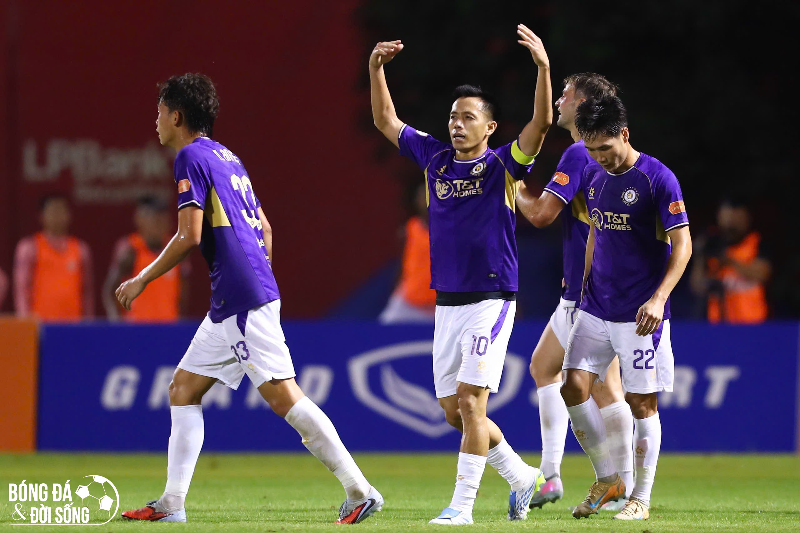 Đội trưởng Văn Quyết: "Ninh Bình có 3 Hoàng Đức cũng vậy thôi"