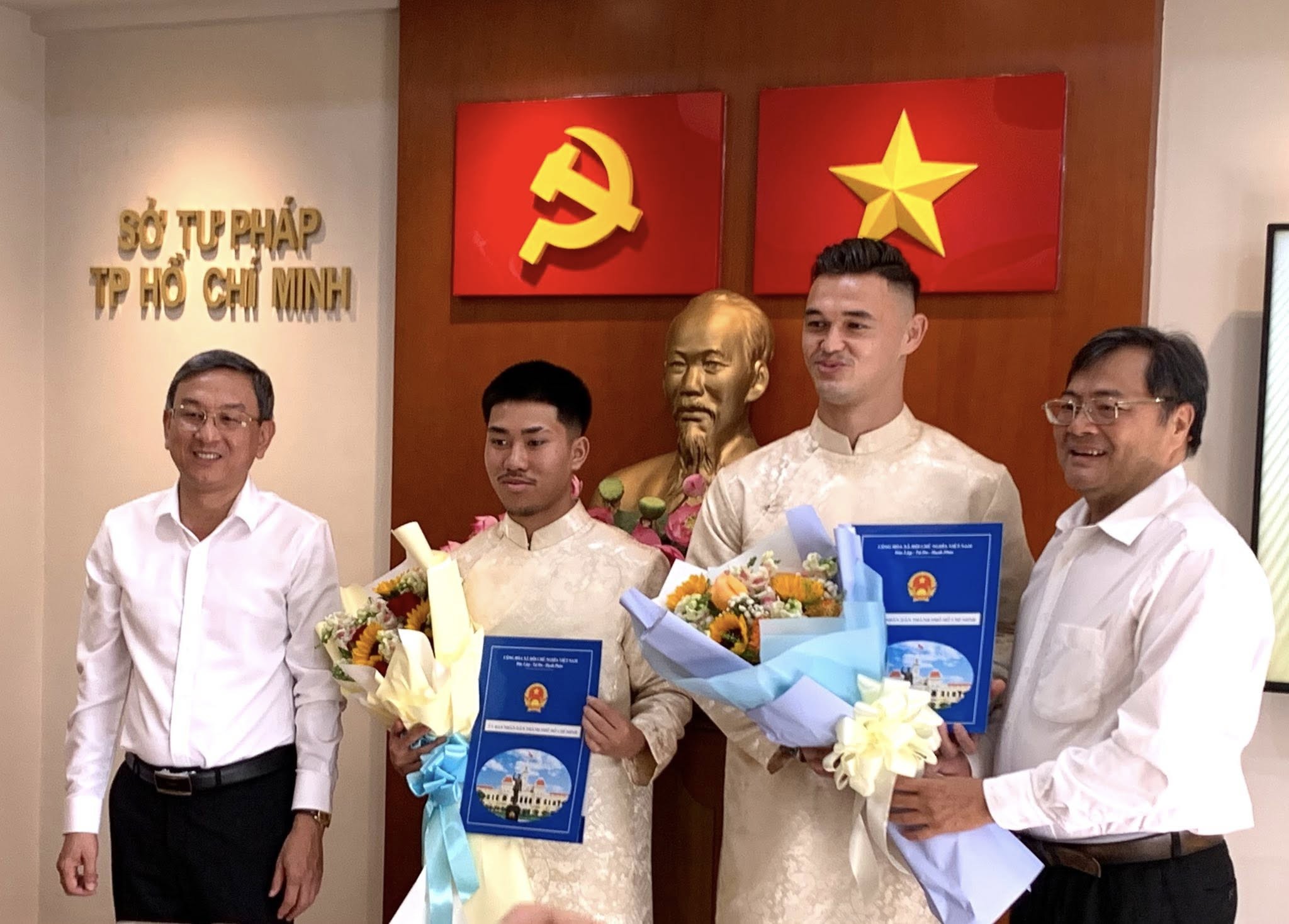 Khoa Ngô và Lê Giang Patrik chính thức nhận quốc tịch Việt Nam