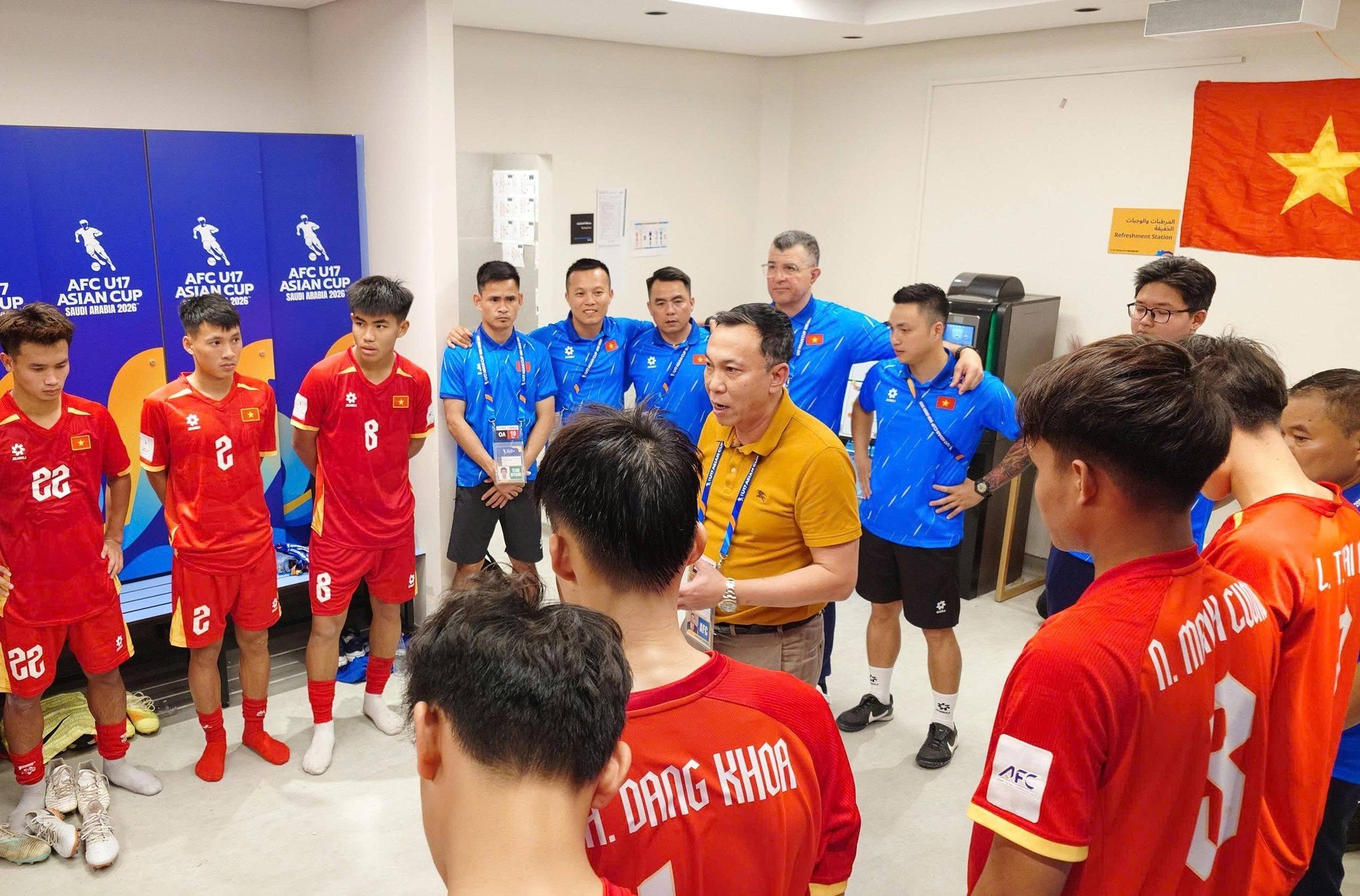 Chủ tịch VFF nhắc U17 Việt Nam thận trọng với mạng xã hội