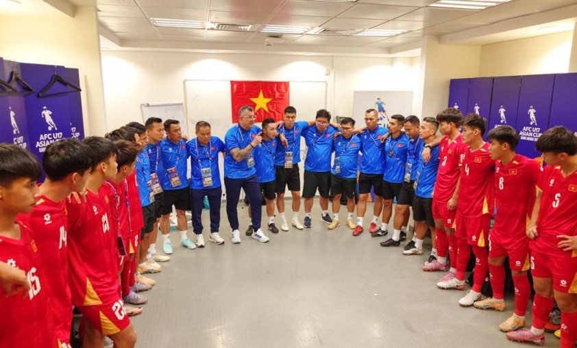 HLV Roland nói điều đặc biệt sau trận thua ở tứ kết giải châu Á
