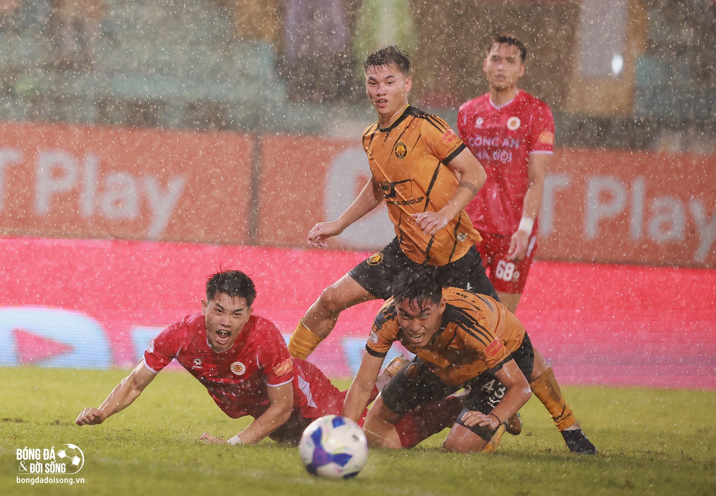 Bảng xếp hạng V.League 2025/26 sau vòng 24: Cuộc chiến ở nhóm cuối ngày càng căng thẳng