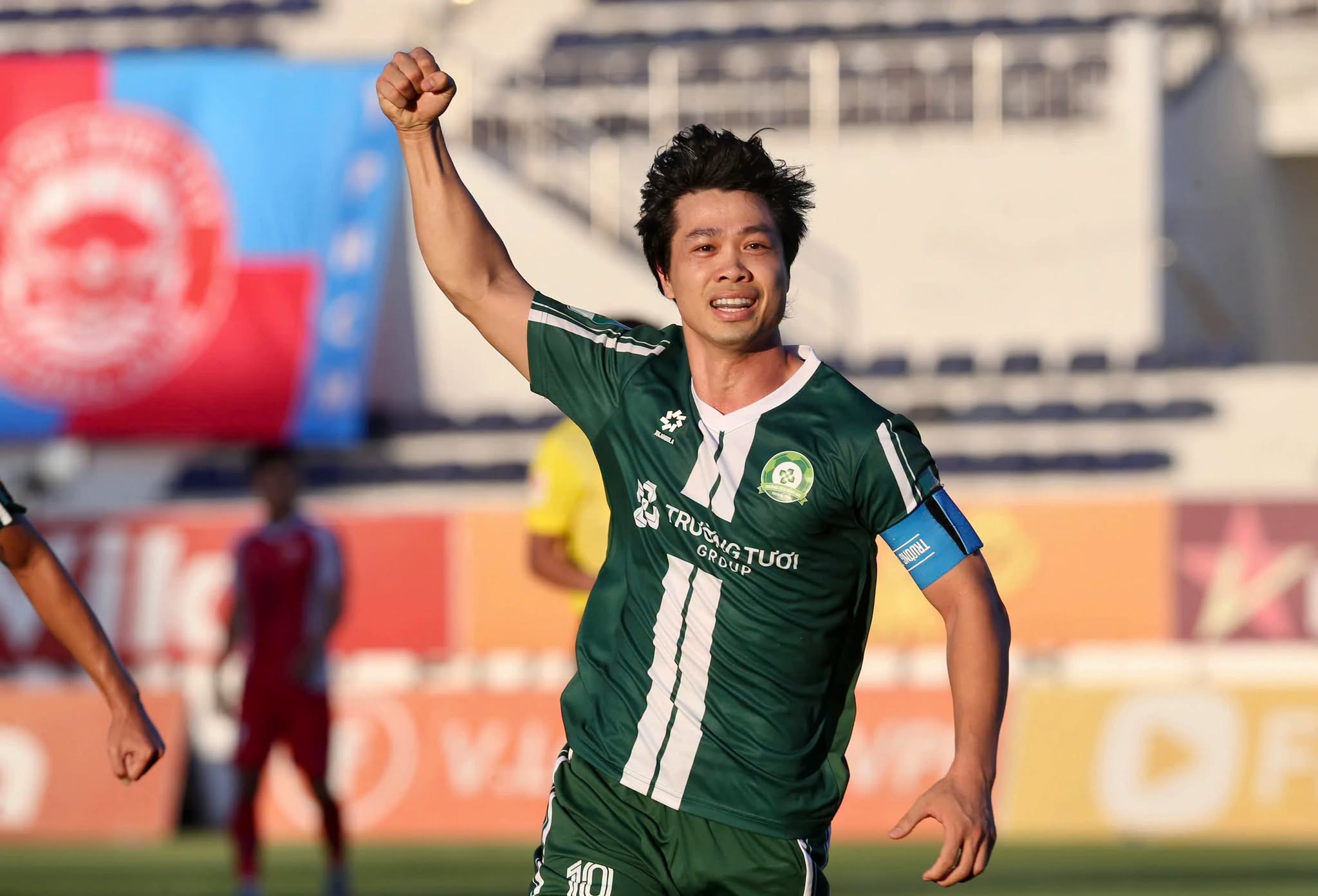 Công Phượng ghi siêu phẩm tinh tế, Trường Tươi Đồng Nai áp sát V-League