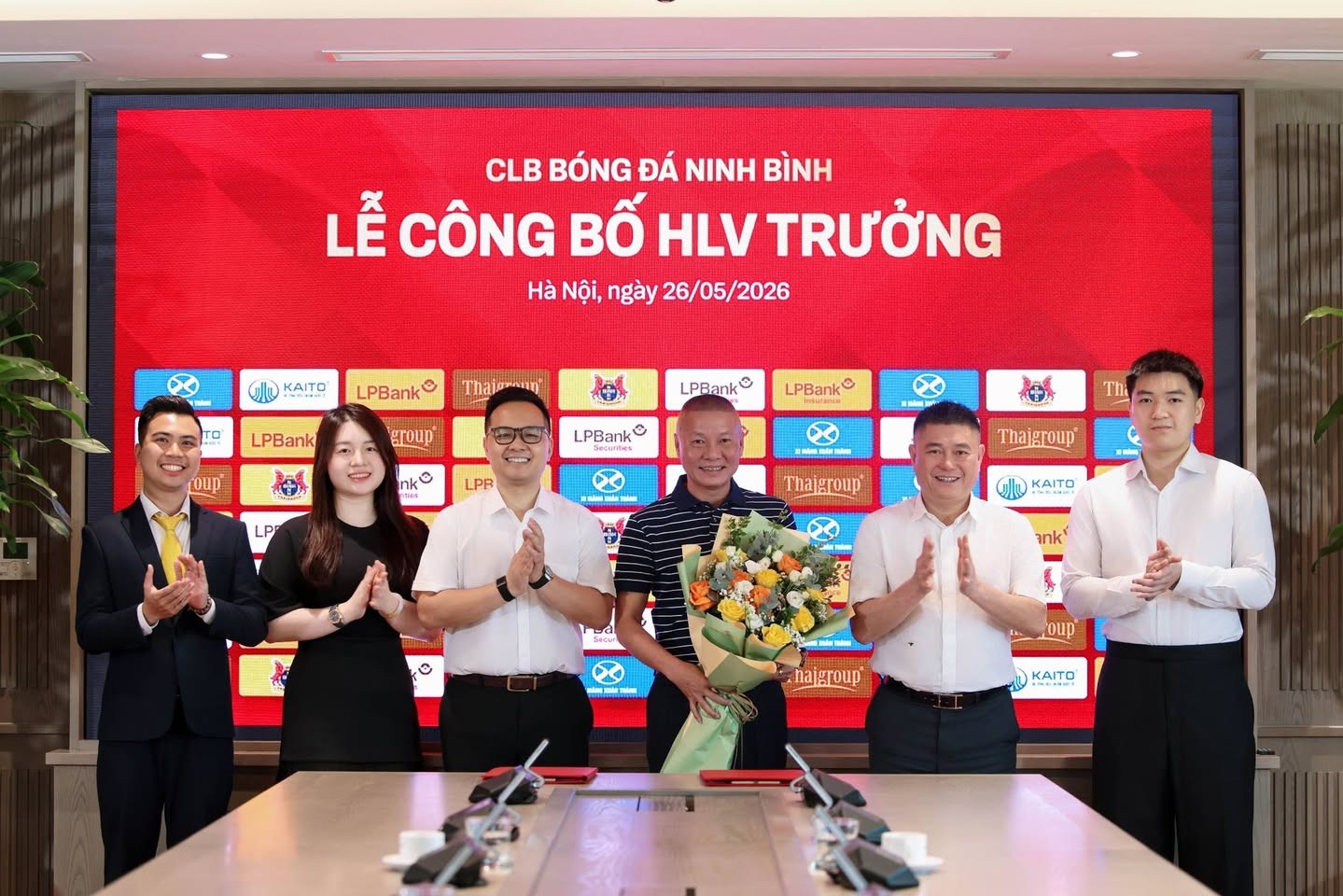 Chính thức: CLB Ninh Bình ký hợp đồng dài hạn với HLV Chu Đình Nghiêm
