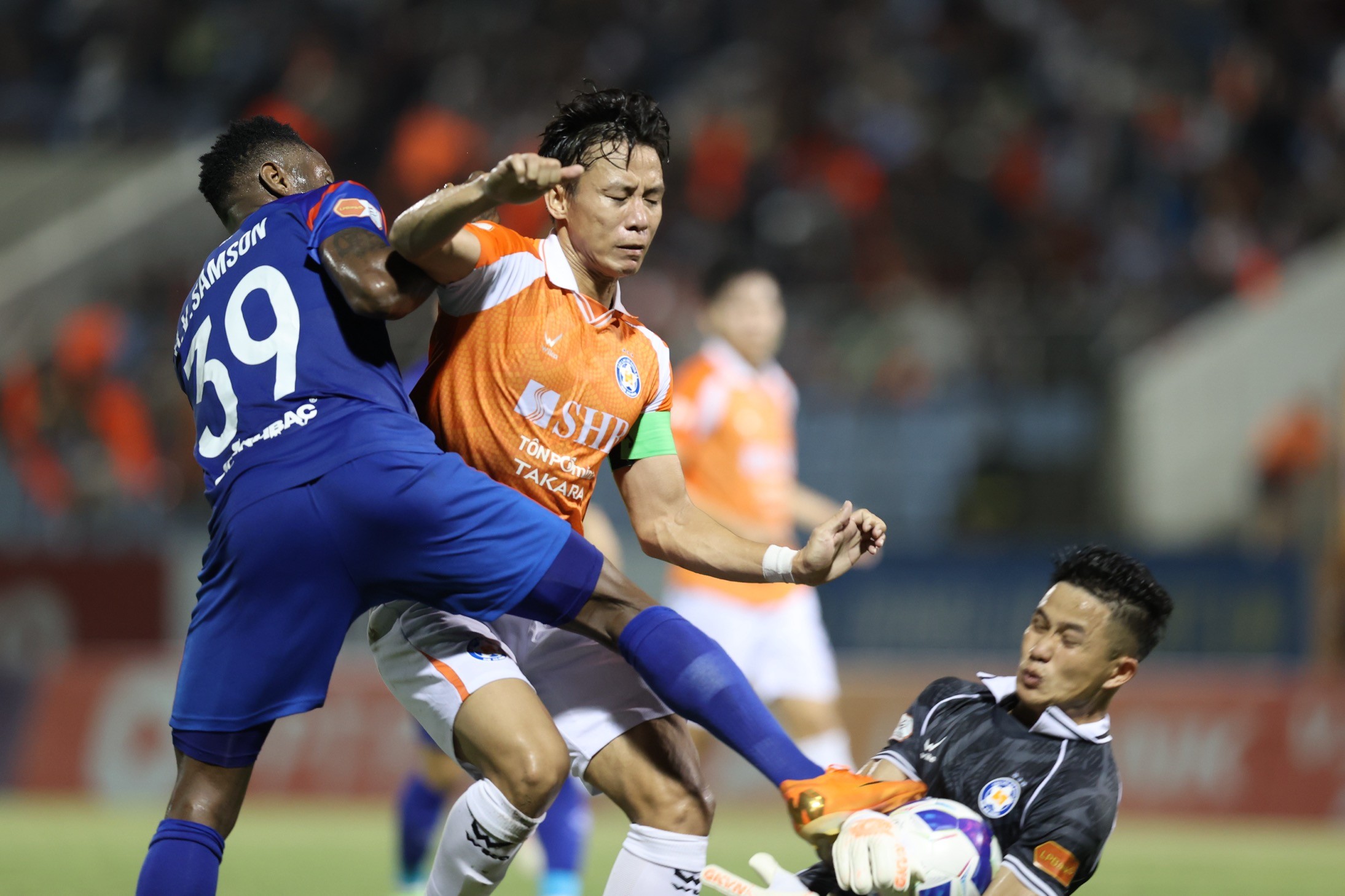Vòng 26 V-League: "Nghẹt thở" cuộc đua trụ hạng