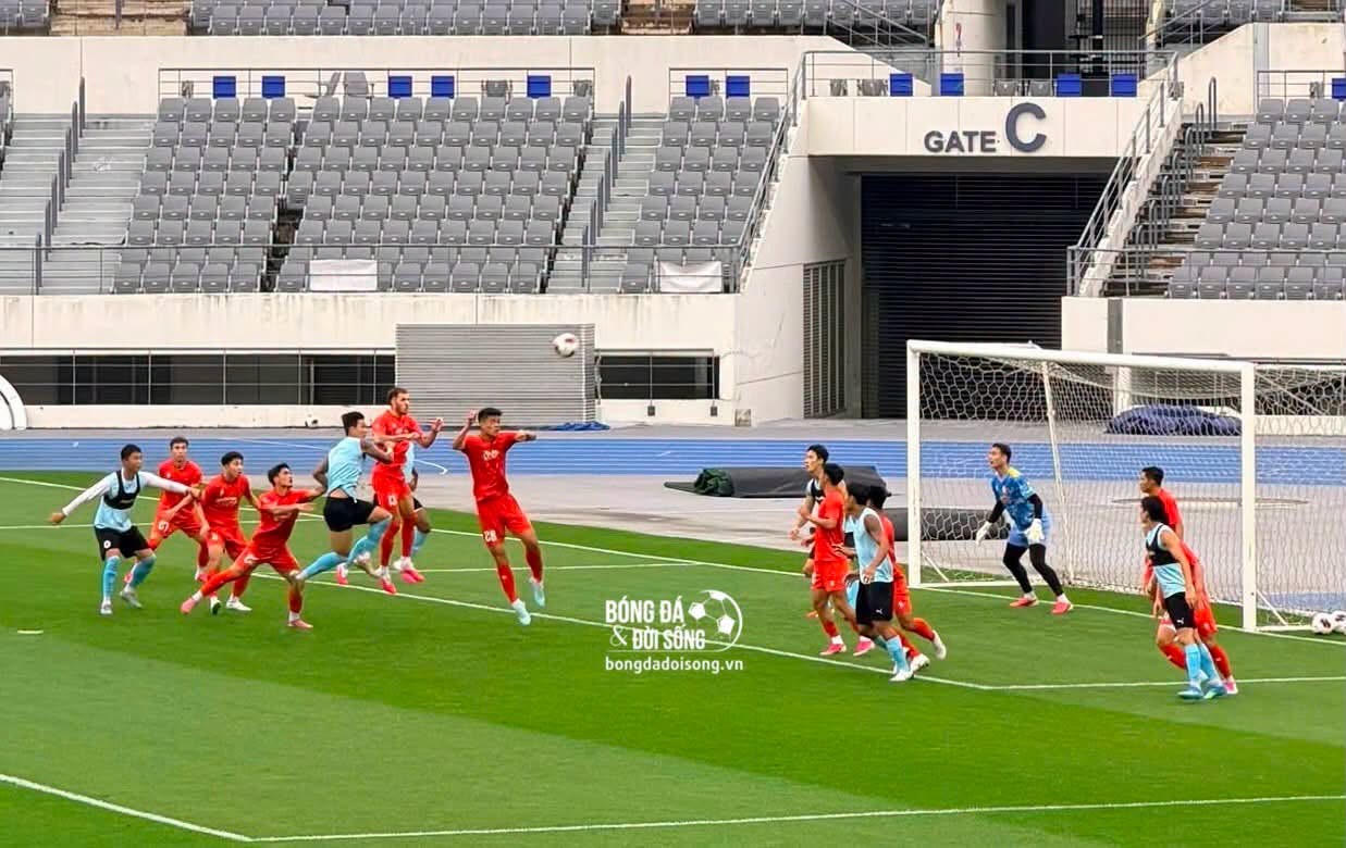 HLV Kim Sang Sik thử nghiệm đội hình, ĐT Việt Nam đánh bại đội bóng Hàn Quốc