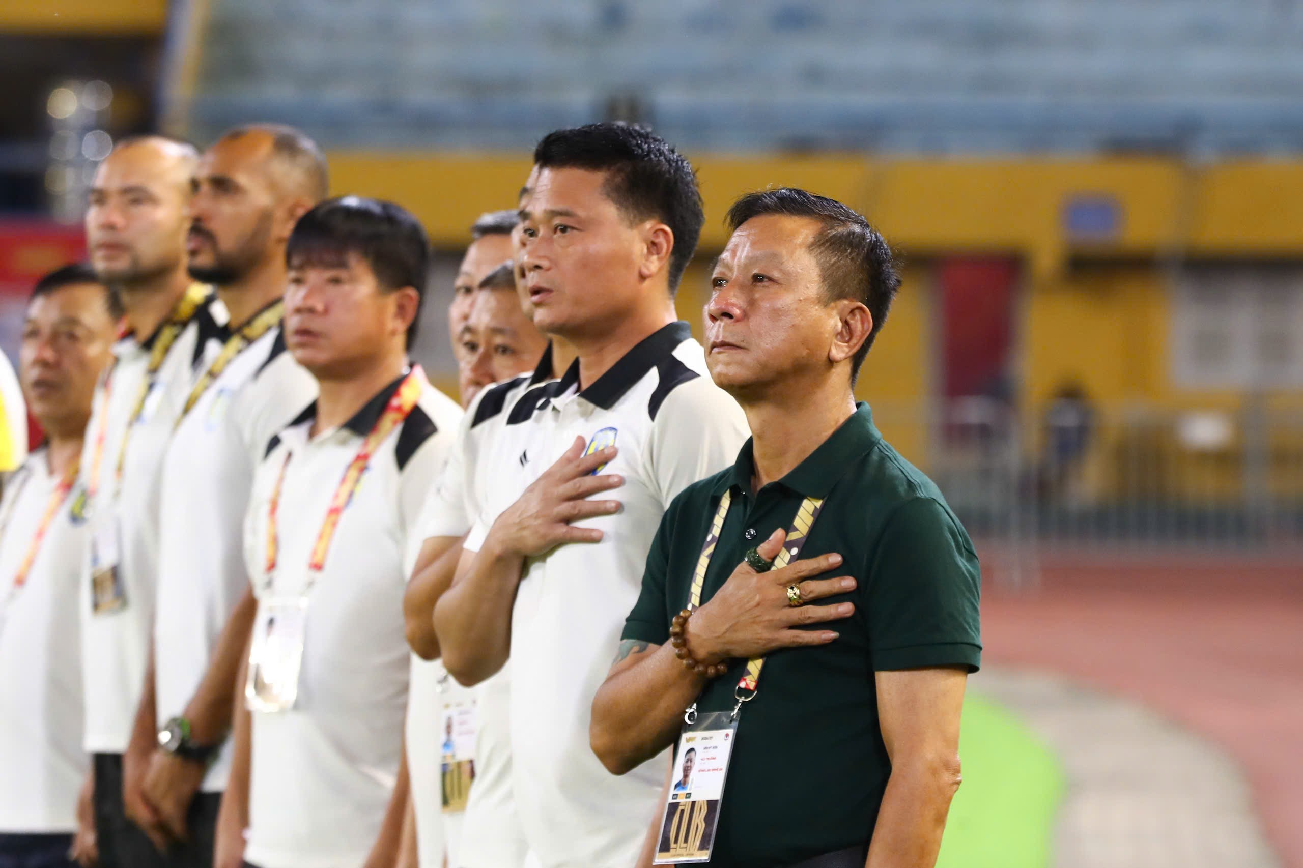 HLV Văn Sỹ Sơn: “Tôi tự hào về tinh thần chất Nghệ của các cầu thủ SLNA”