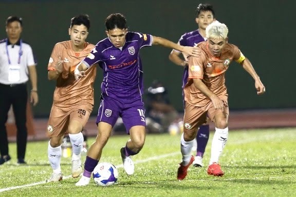 CLB Bình Dương lội ngược dòng ấn tượng trước Bình Định