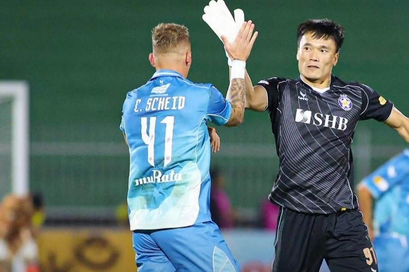 Thủ môn Bùi Tiến Dũng : "Ban huấn luyện mới giúp Đà Nẵng khởi sắc"