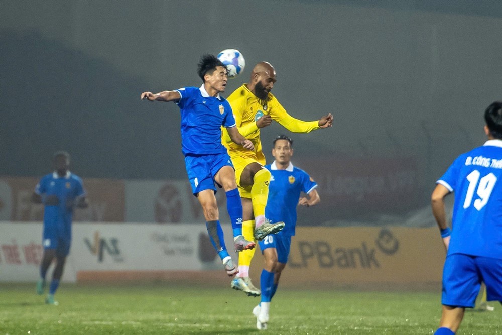 Kết quả V-League: Ngoại binh toả sáng, Thanh Hoá thoát thua phút bù giờ