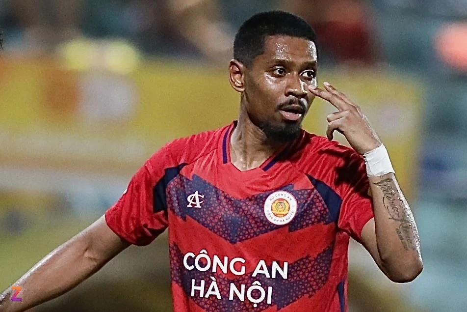 Hậu vệ Jason Quang Vinh có quốc tịch, lộ diện tên Việt Nam